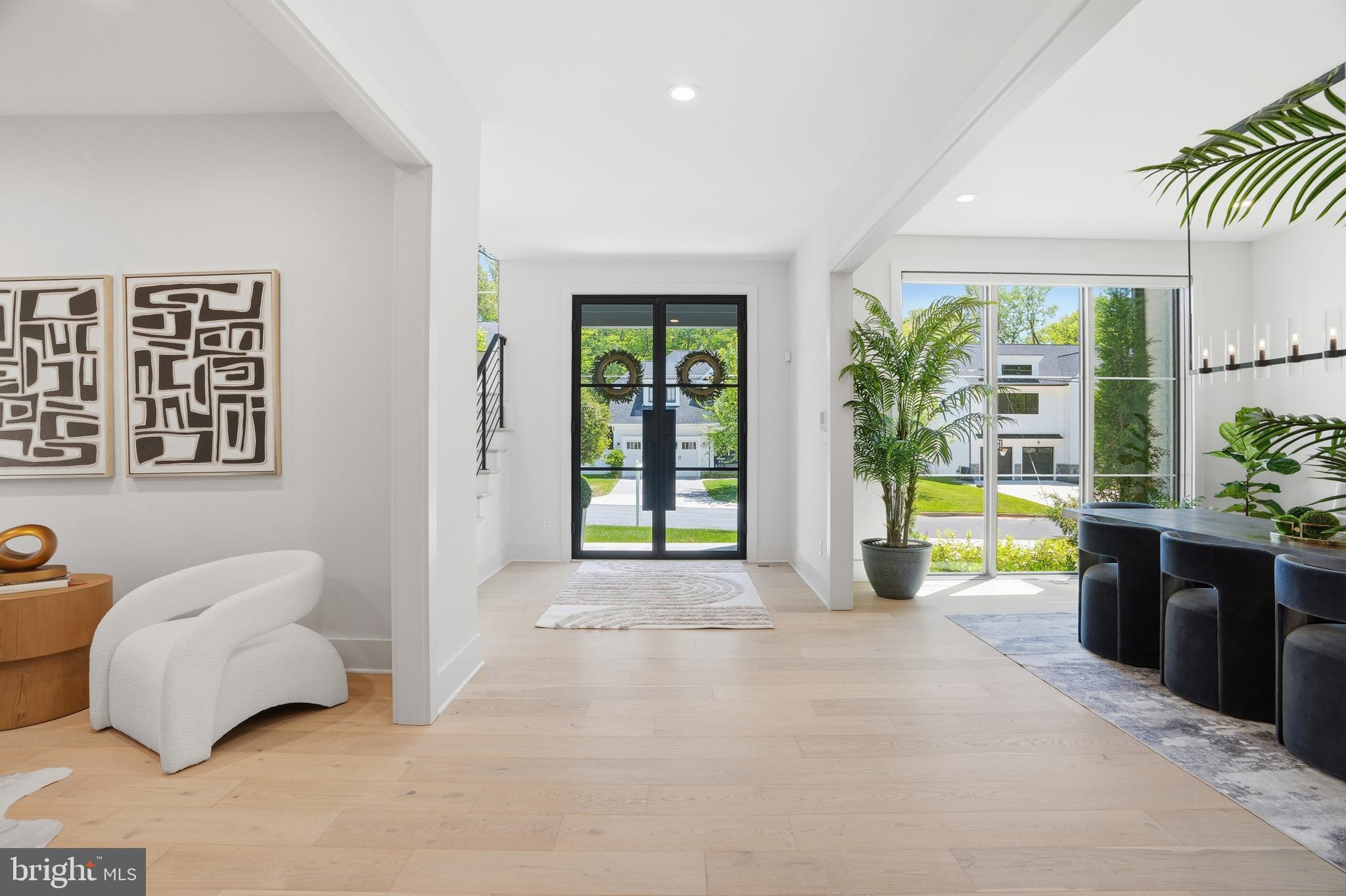 MCLEAN MANOR - Residential
