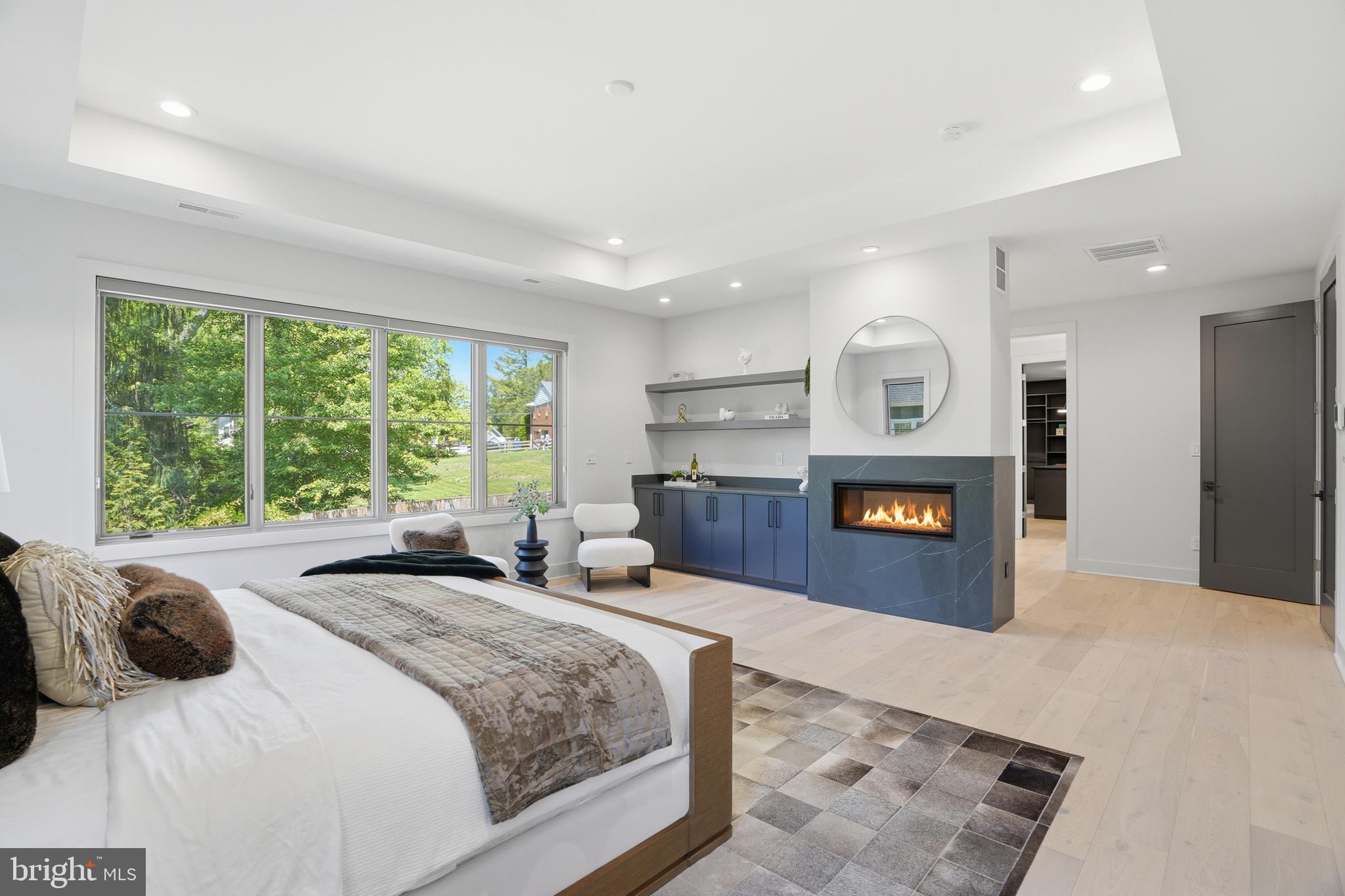MCLEAN MANOR - Residential