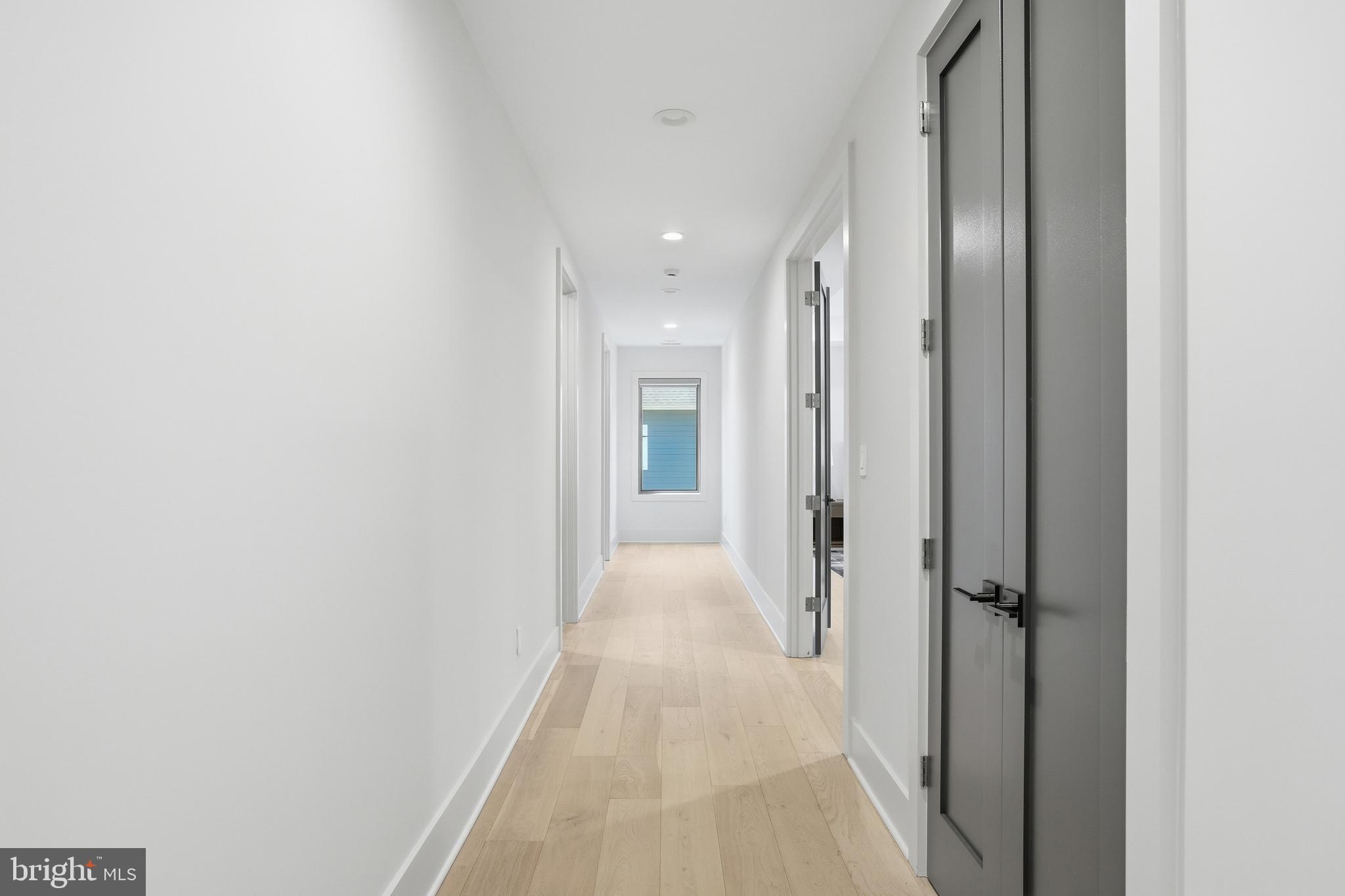 MCLEAN MANOR - Residential