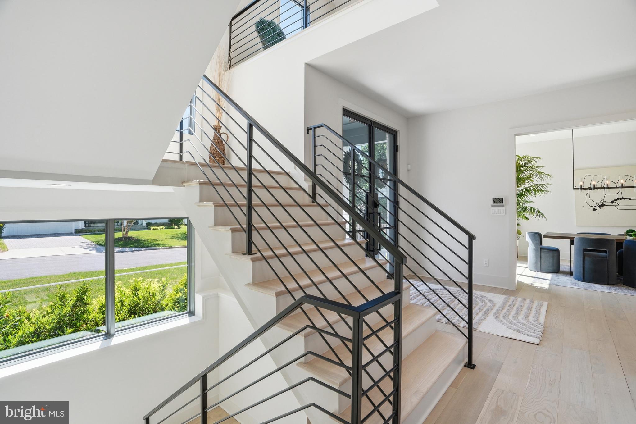 MCLEAN MANOR - Residential