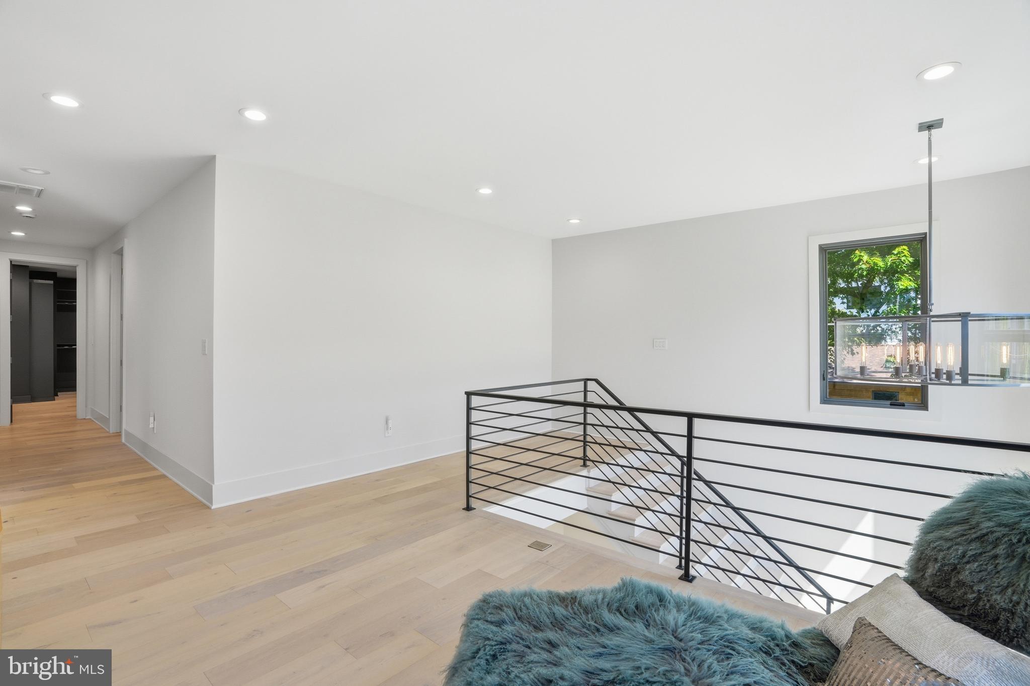 MCLEAN MANOR - Residential