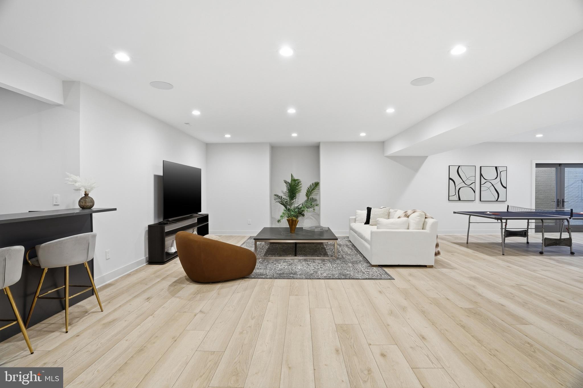 MCLEAN MANOR - Residential