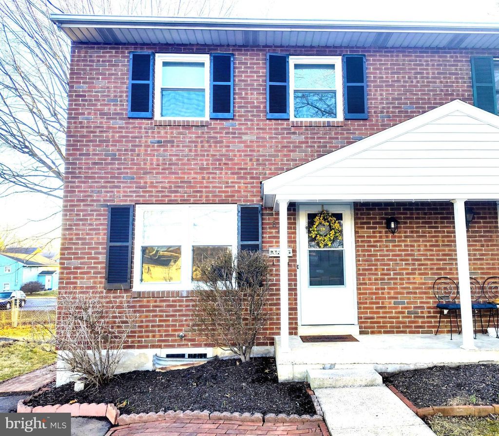 Photo of 827 S Locust Street, ELIZABETHTOWN, PA 17022 (MLS # PALA2084566)