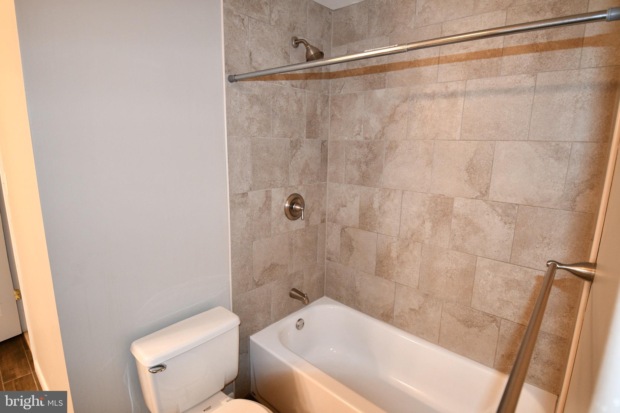 GARYWOOD - Residential Lease