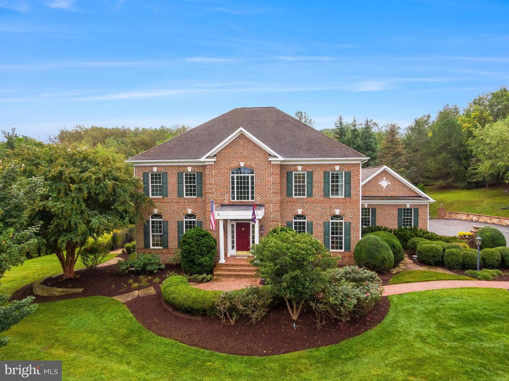 Photo of 35191 Dornoch Court, ROUND HILL, VA 20141 (MLS # VALO2107878)