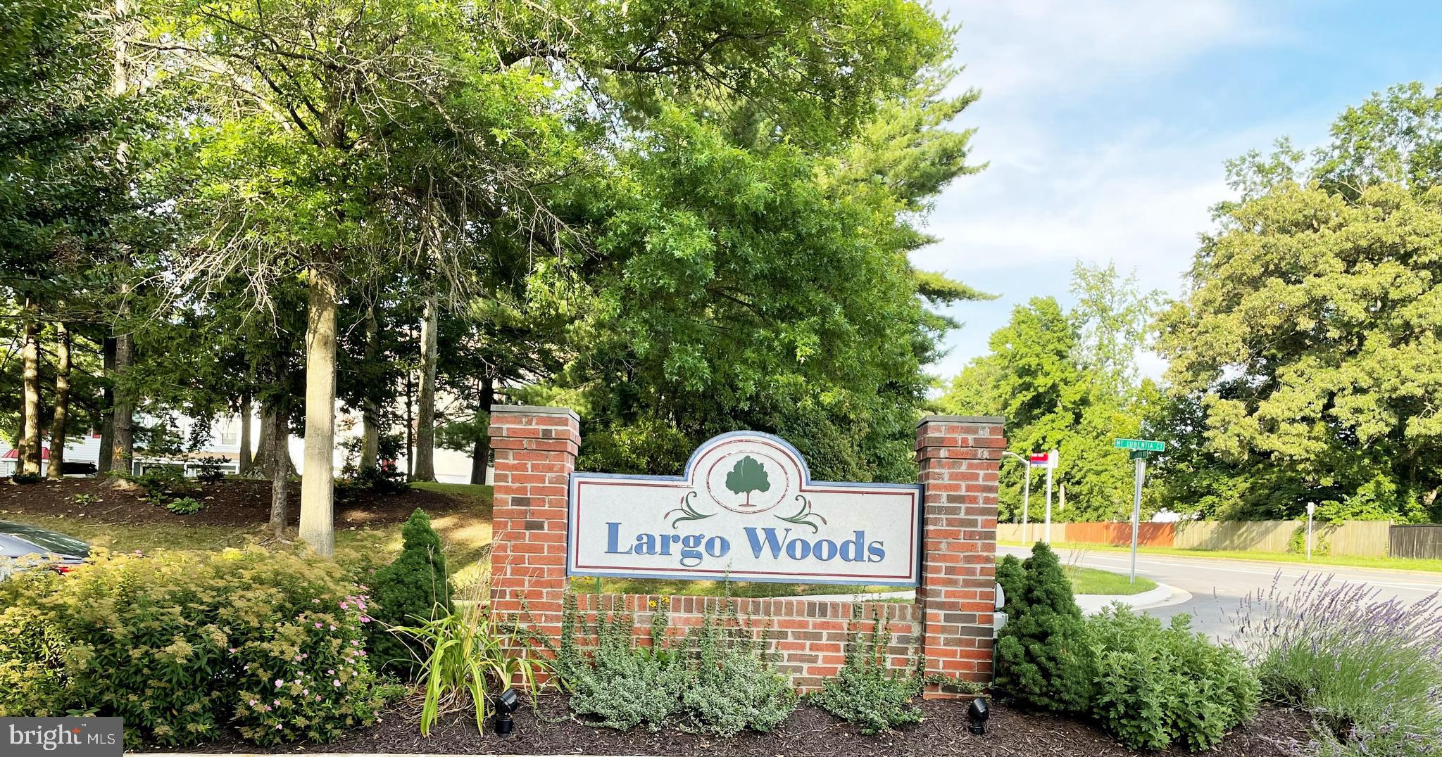 LARGO WOODS - Residential