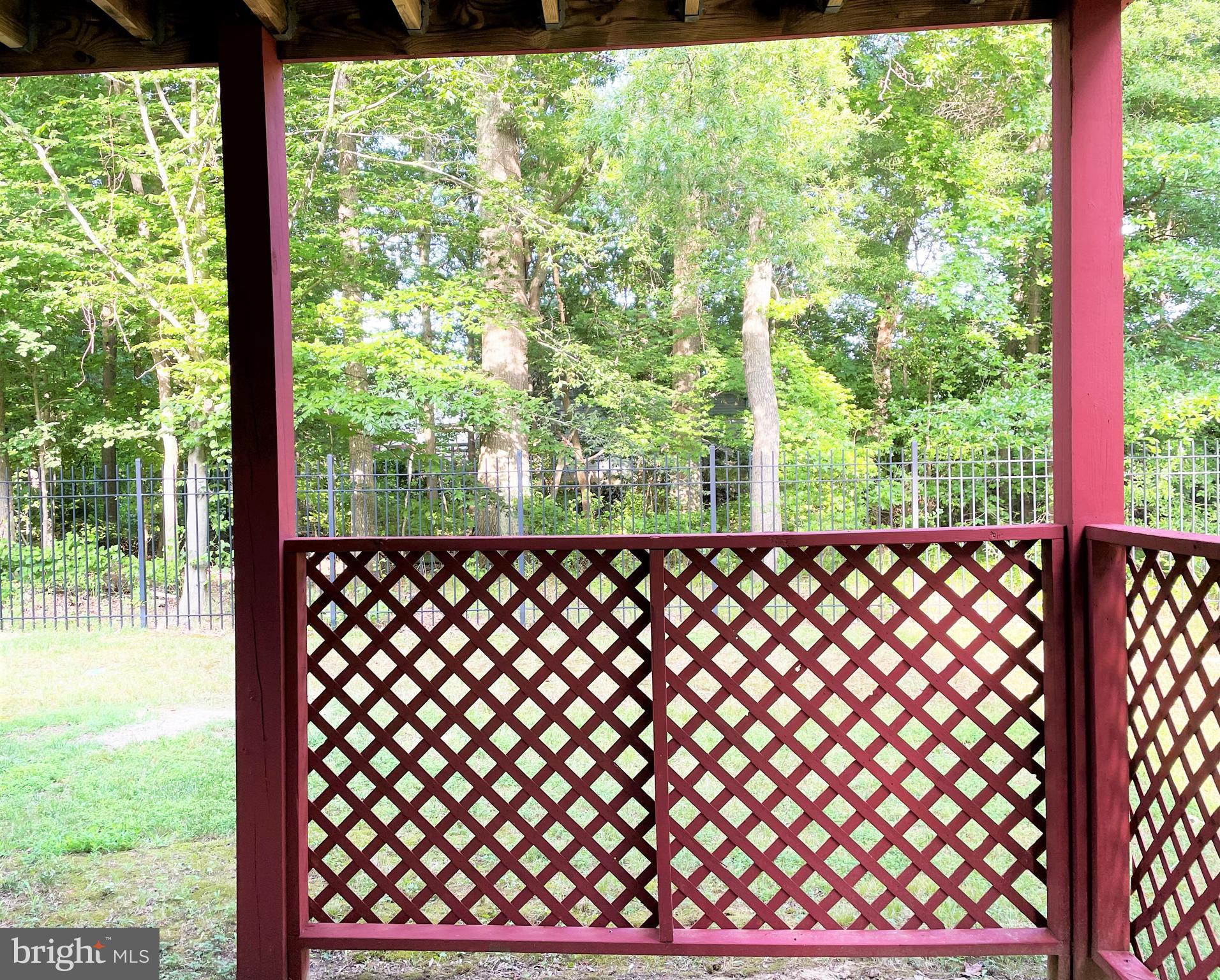 LARGO WOODS - Residential