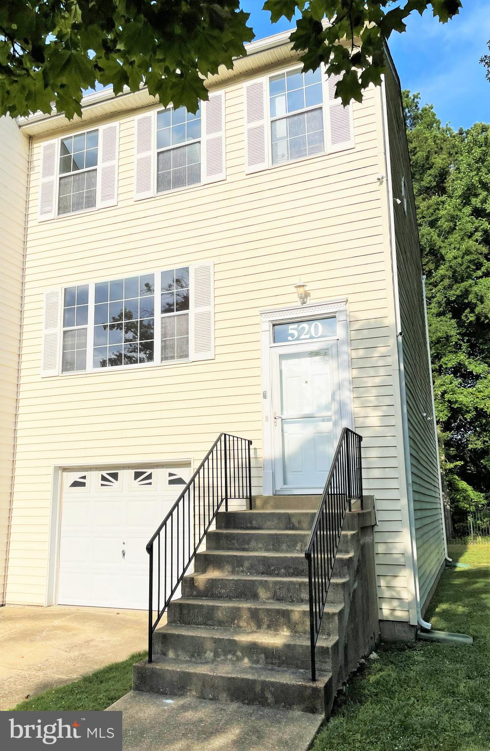 LARGO WOODS - Residential