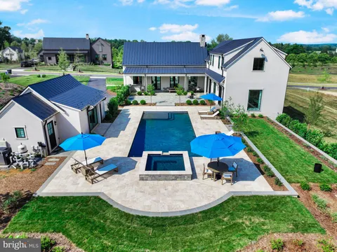 601 Martingale Ridge Drive, Middleburg, VA MLS: VALO2092664