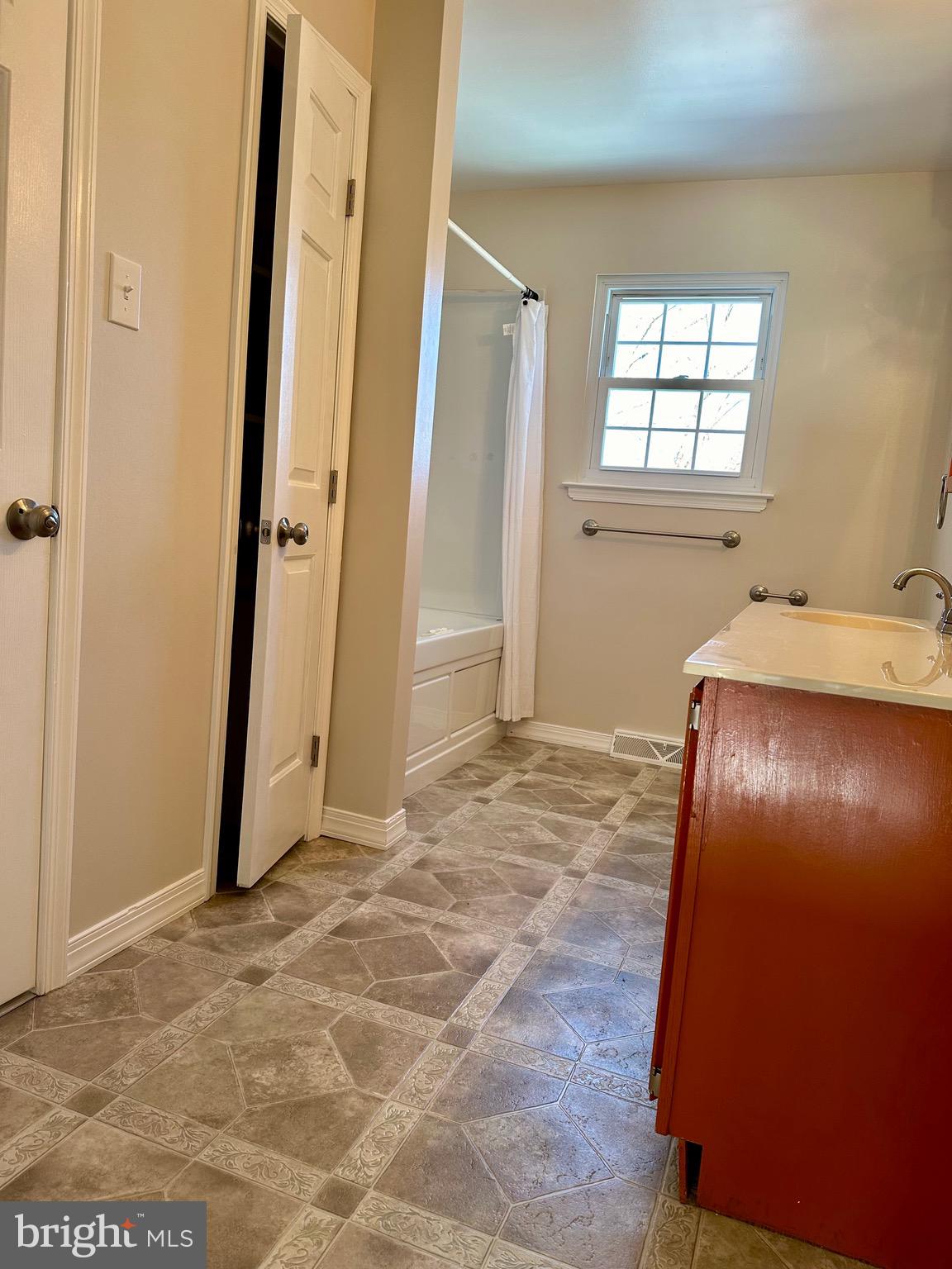 VALLEY SPRINGS - Residential Lease