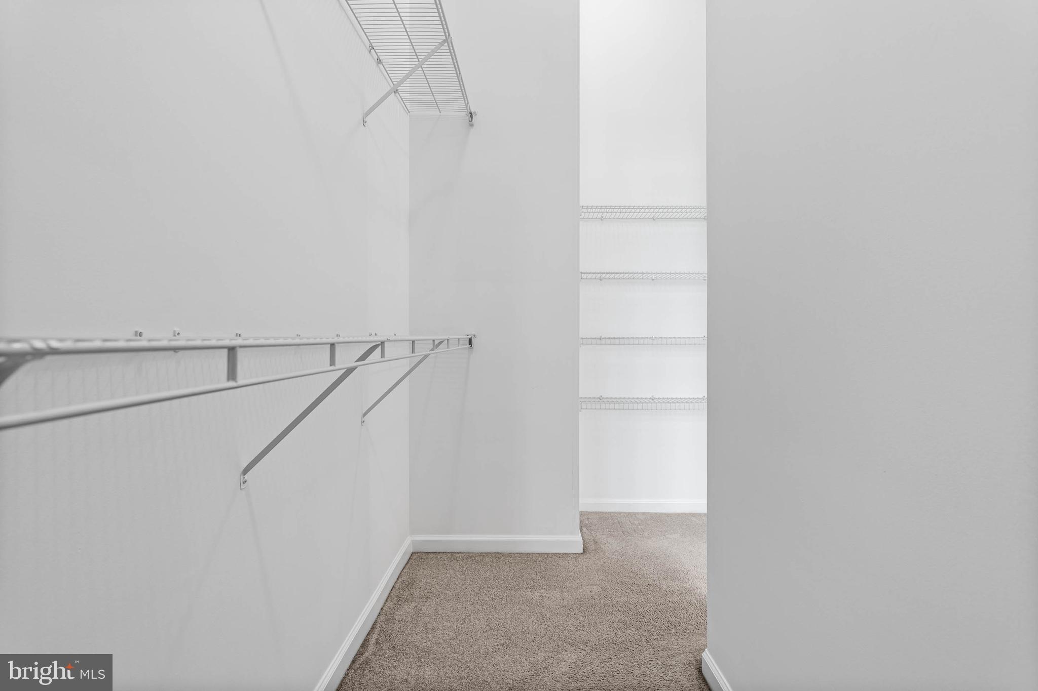 ROUND HILL - Residential