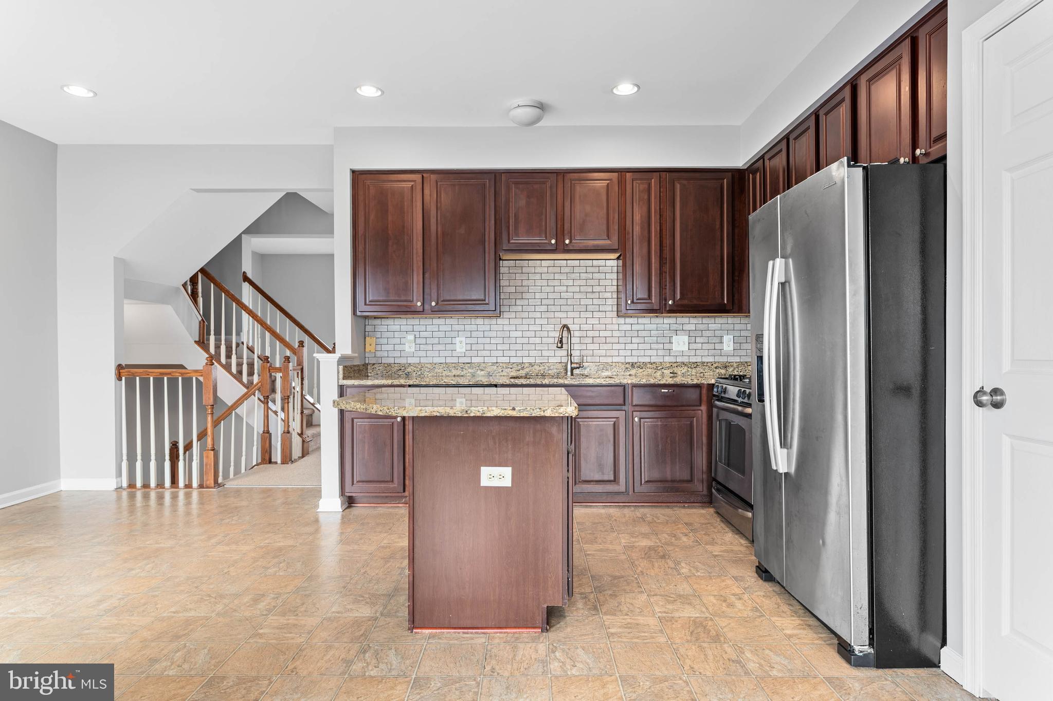 ROUND HILL - Residential
