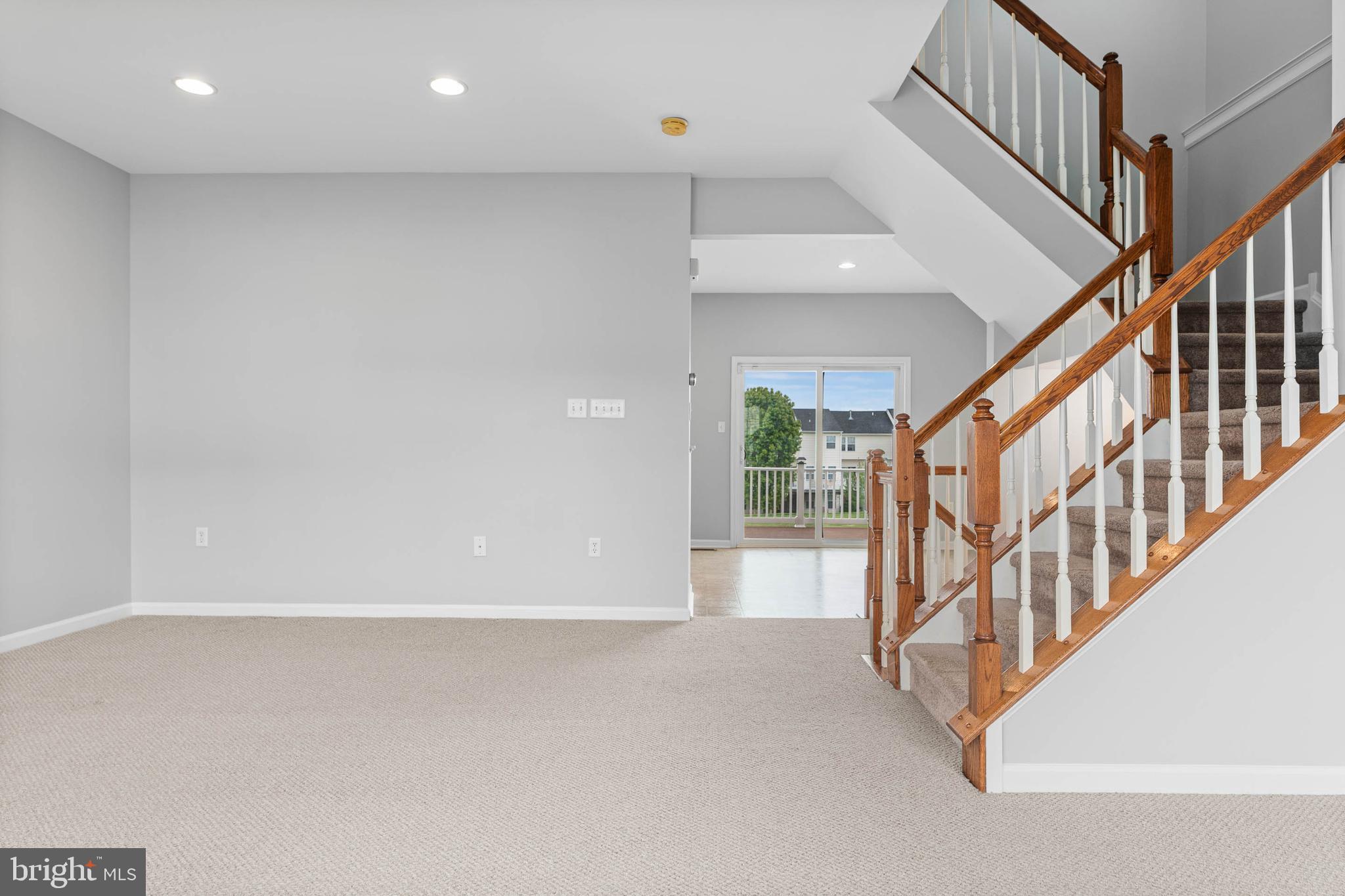 ROUND HILL - Residential