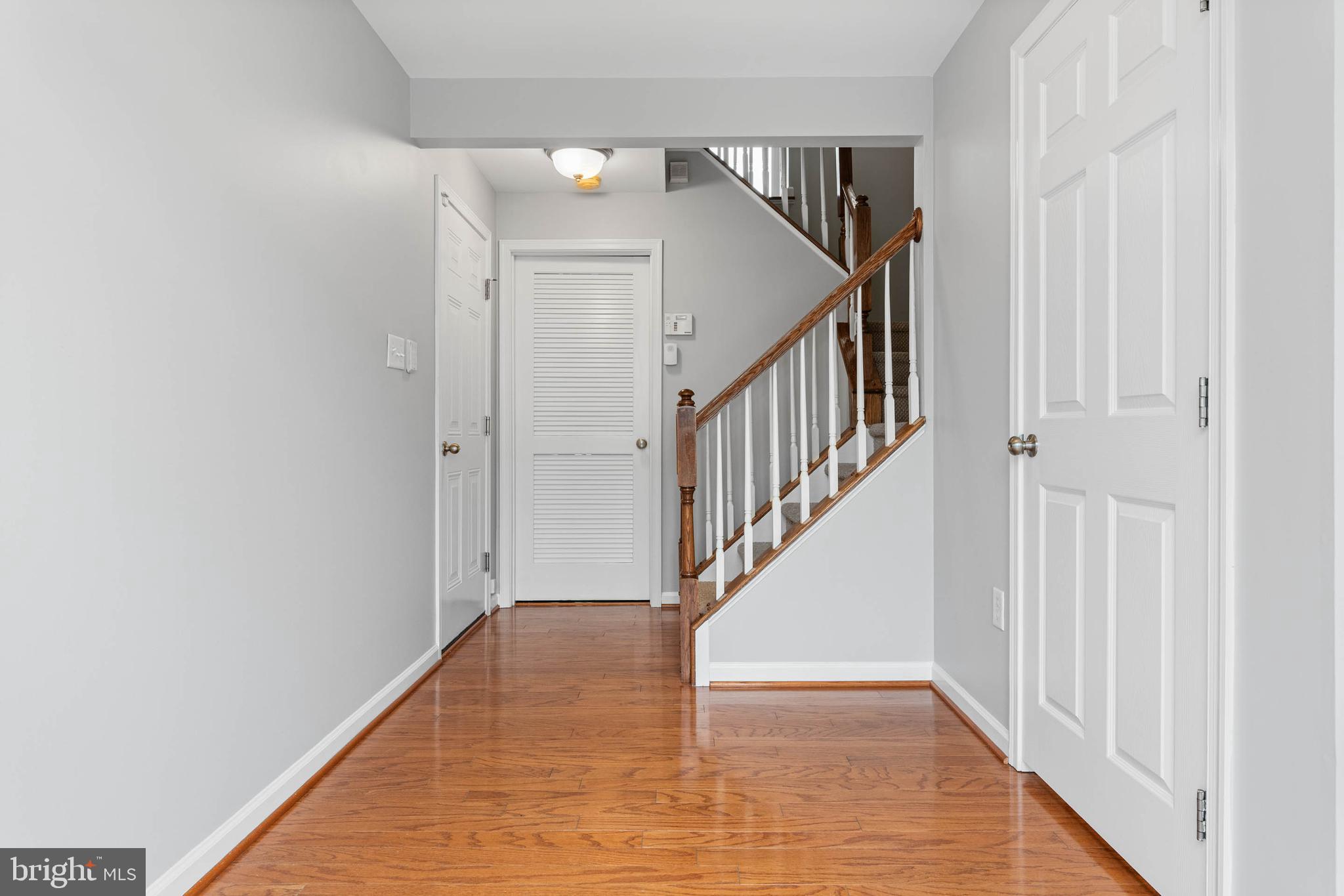ROUND HILL - Residential