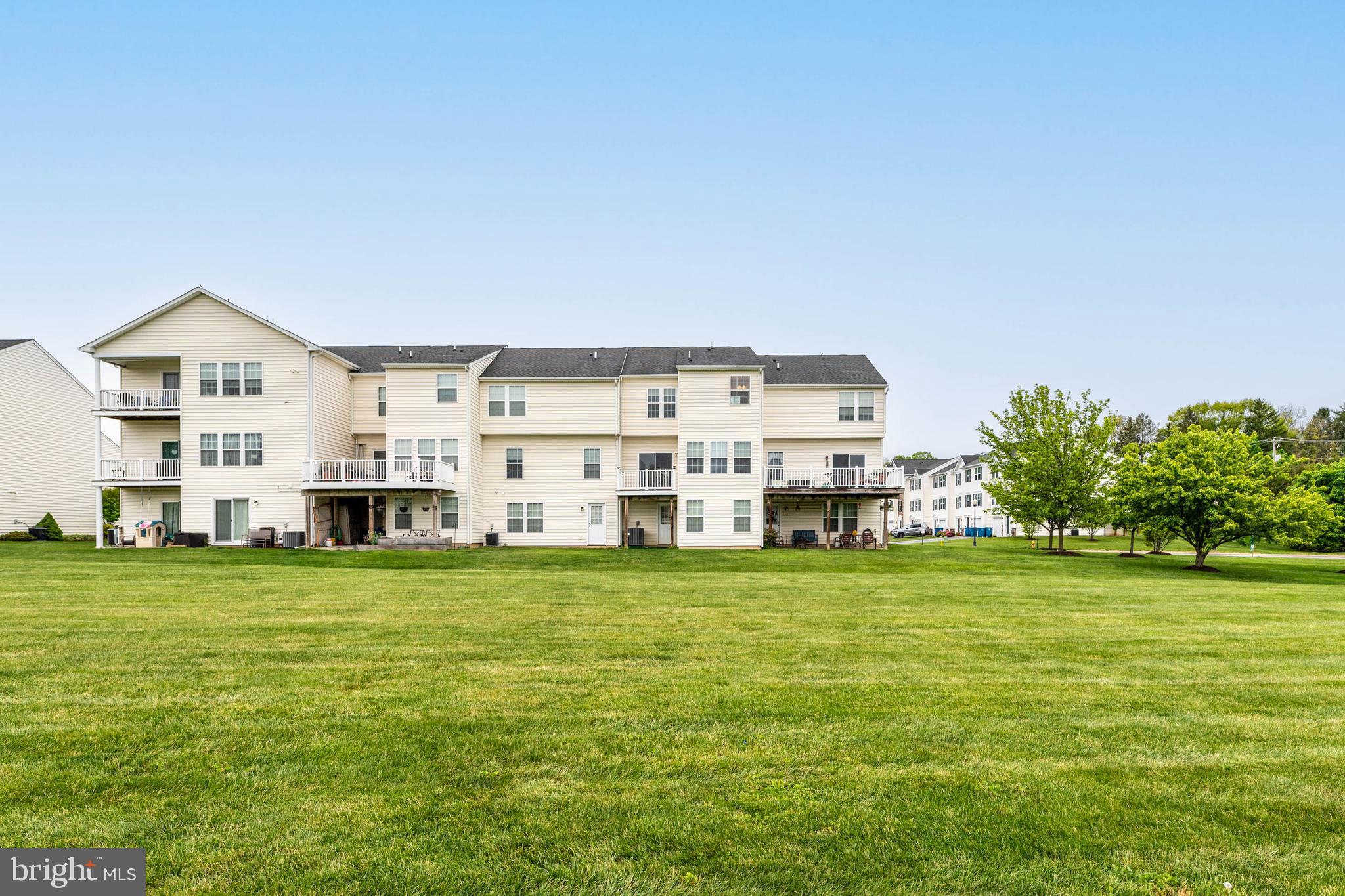 ROUND HILL - Residential