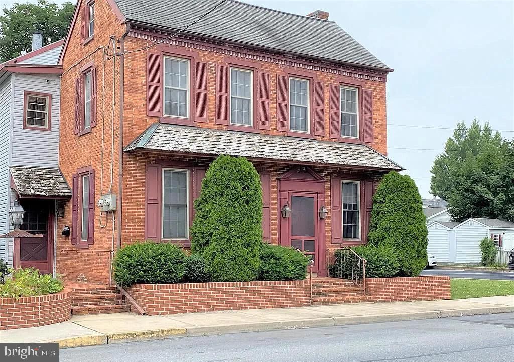 Photo of 114 S GRANT ST, MANHEIM, PA 17545 (MLS # PALA2033462)