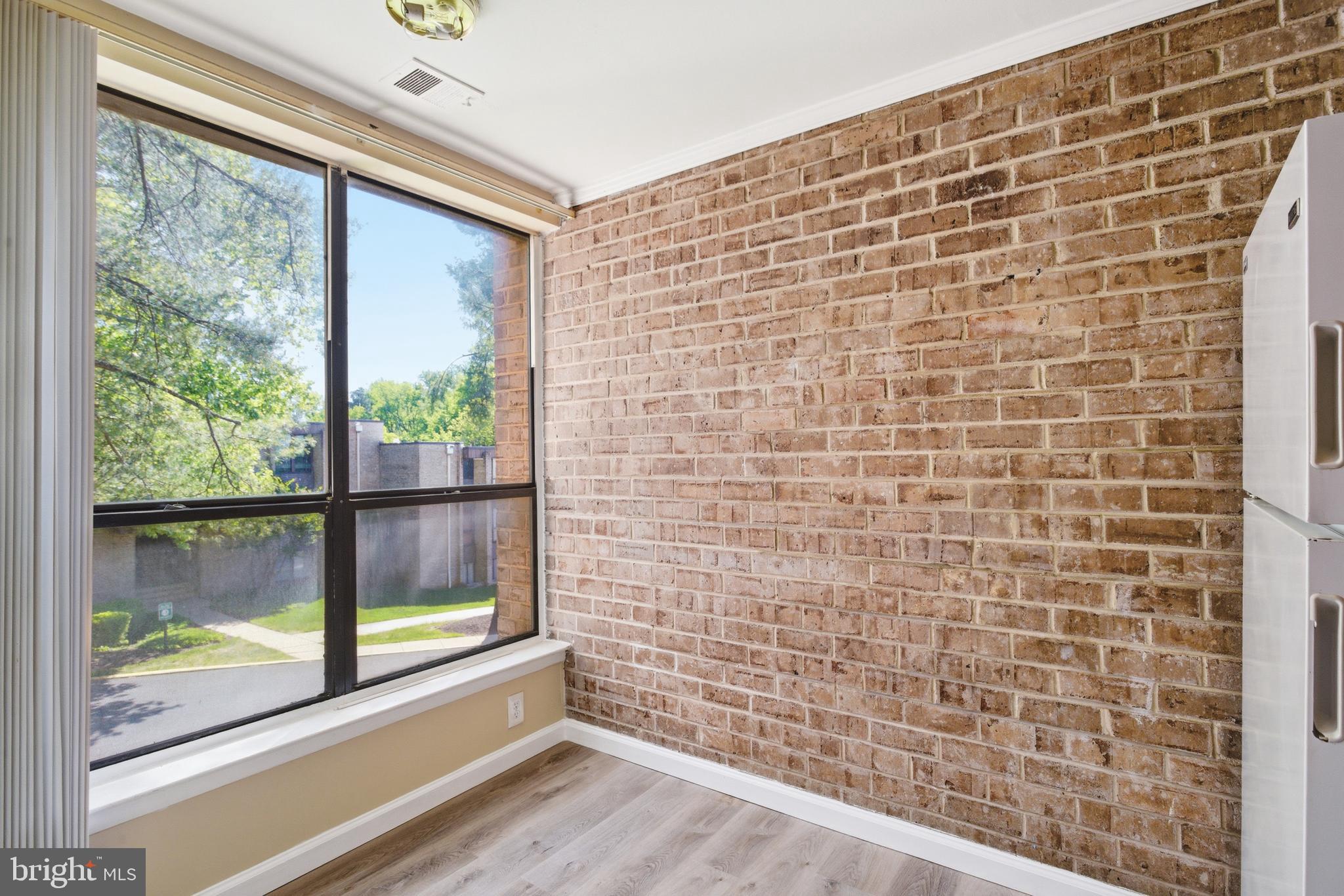 HUNTLEY SQUARE CONDOMINIUMS - Residential