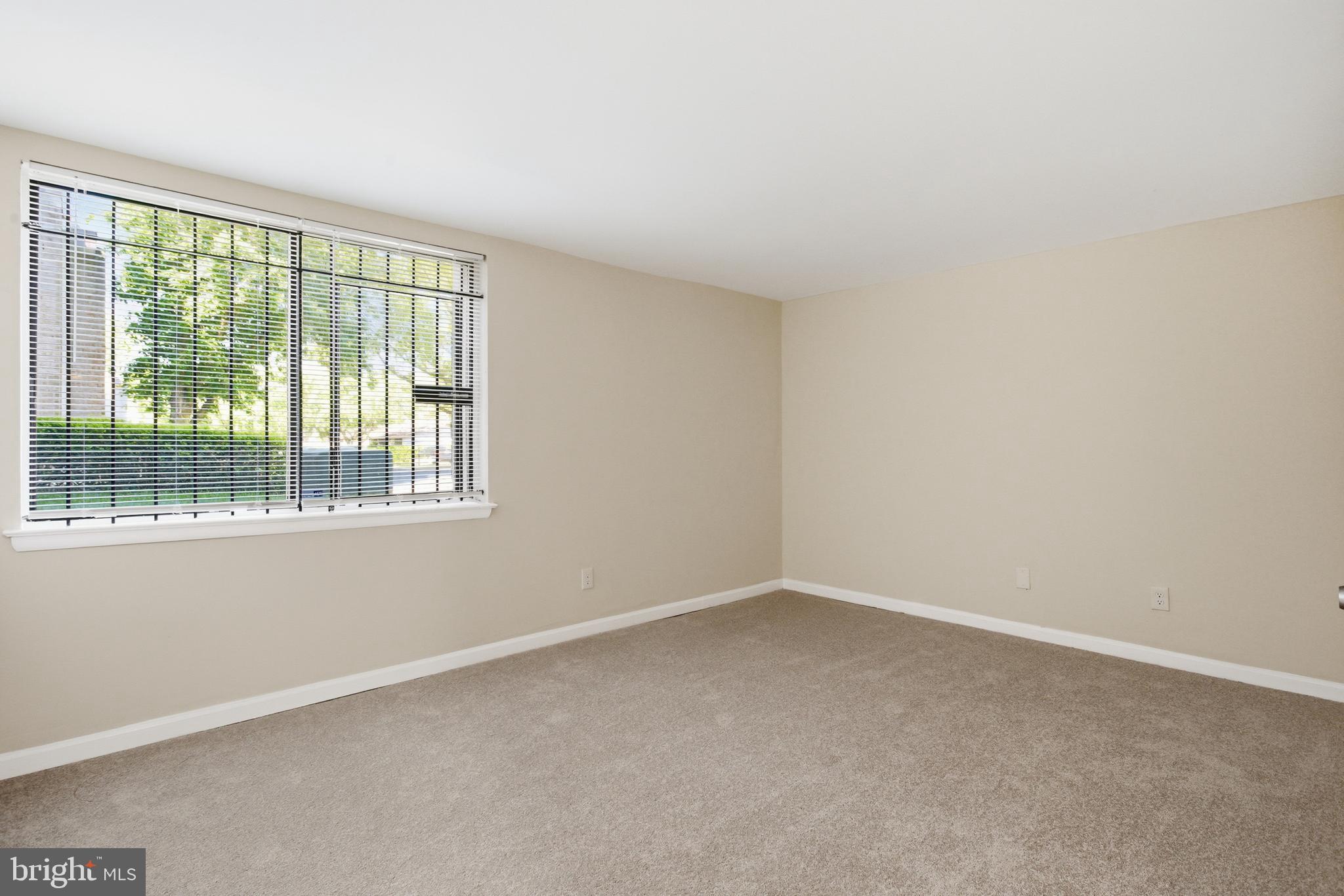 HUNTLEY SQUARE CONDOMINIUMS - Residential