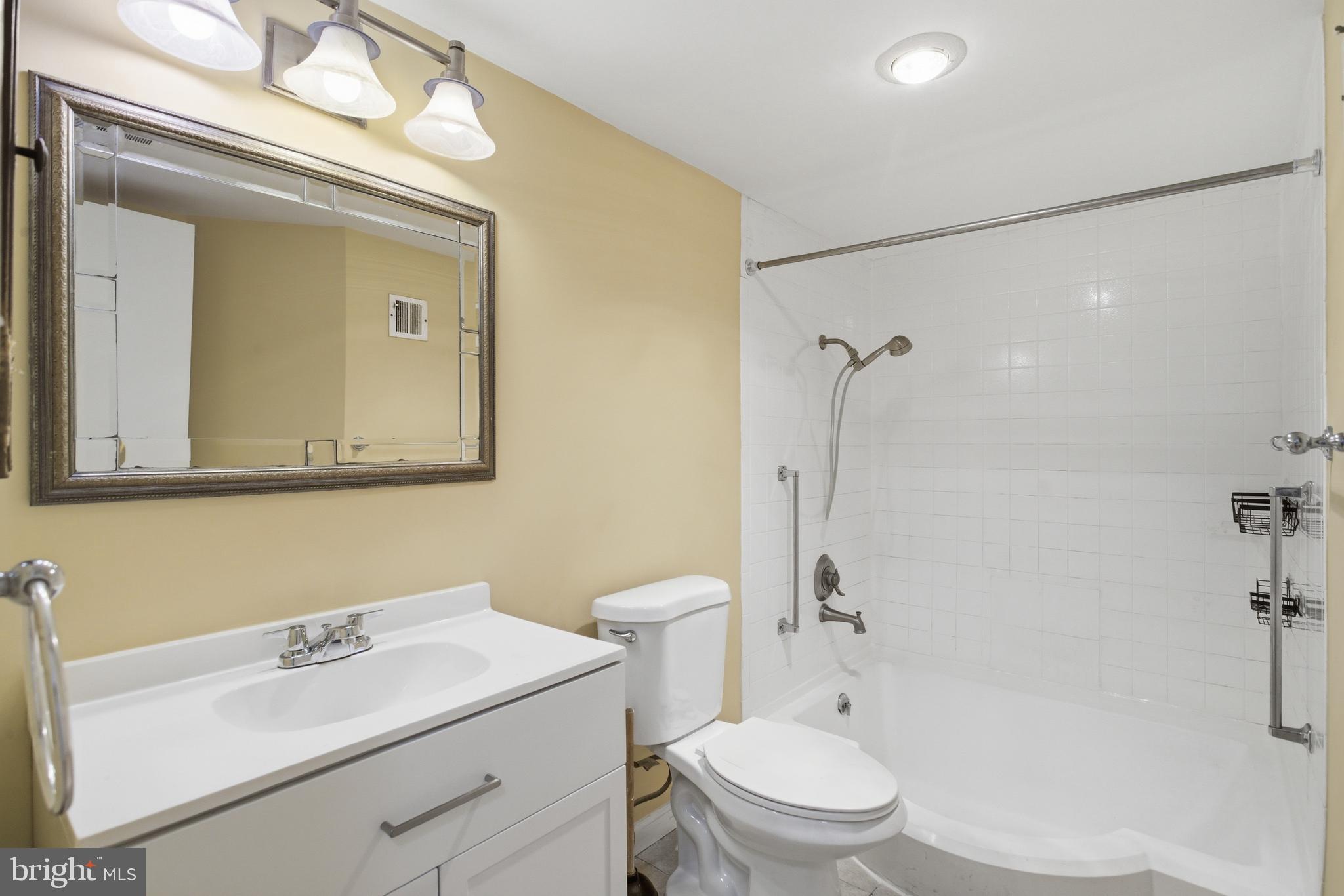 HUNTLEY SQUARE CONDOMINIUMS - Residential
