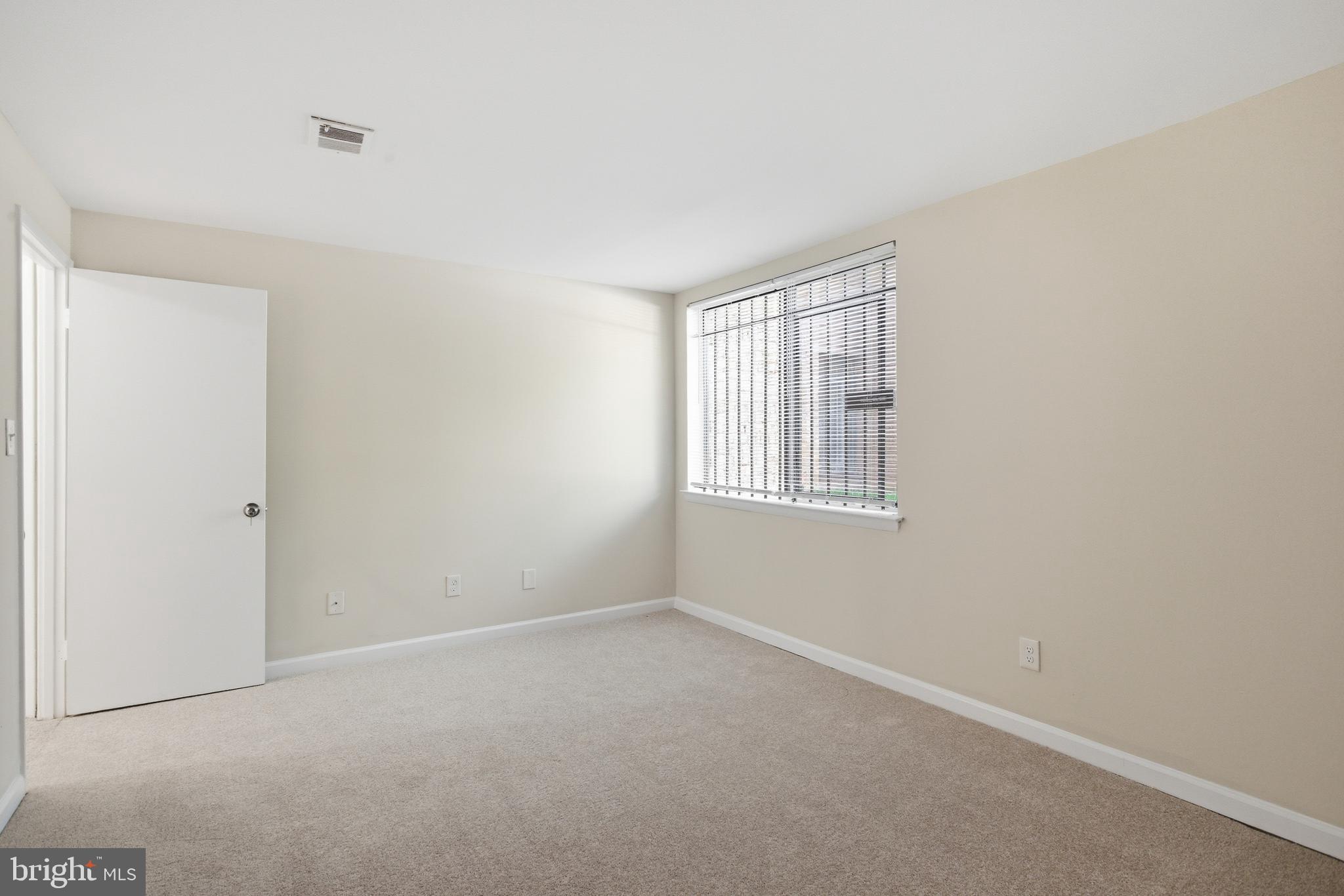 HUNTLEY SQUARE CONDOMINIUMS - Residential