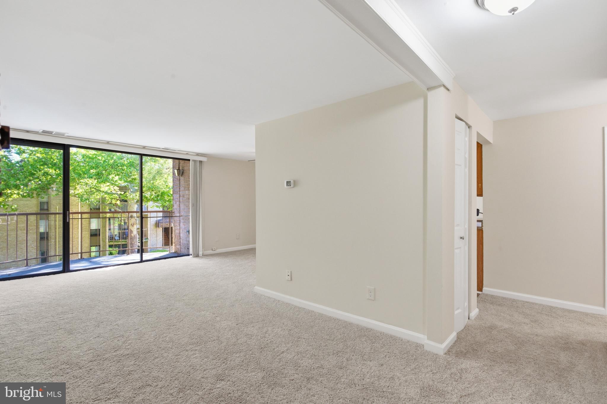 HUNTLEY SQUARE CONDOMINIUMS - Residential