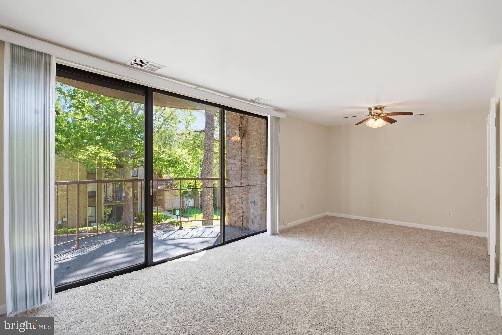 HUNTLEY SQUARE CONDOMINIUMS - Residential