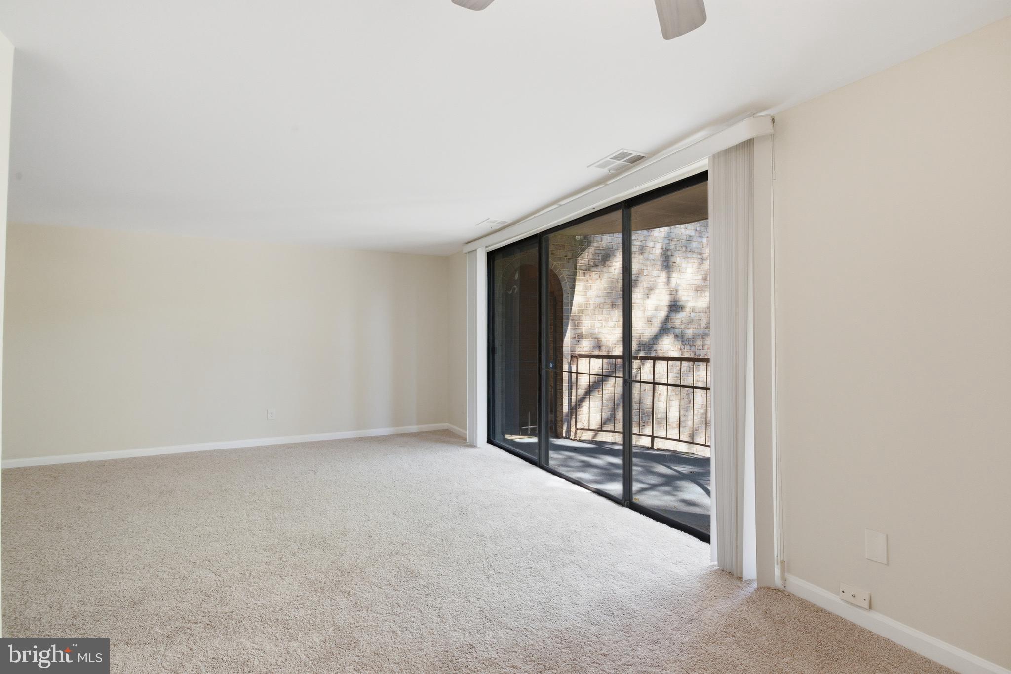 HUNTLEY SQUARE CONDOMINIUMS - Residential