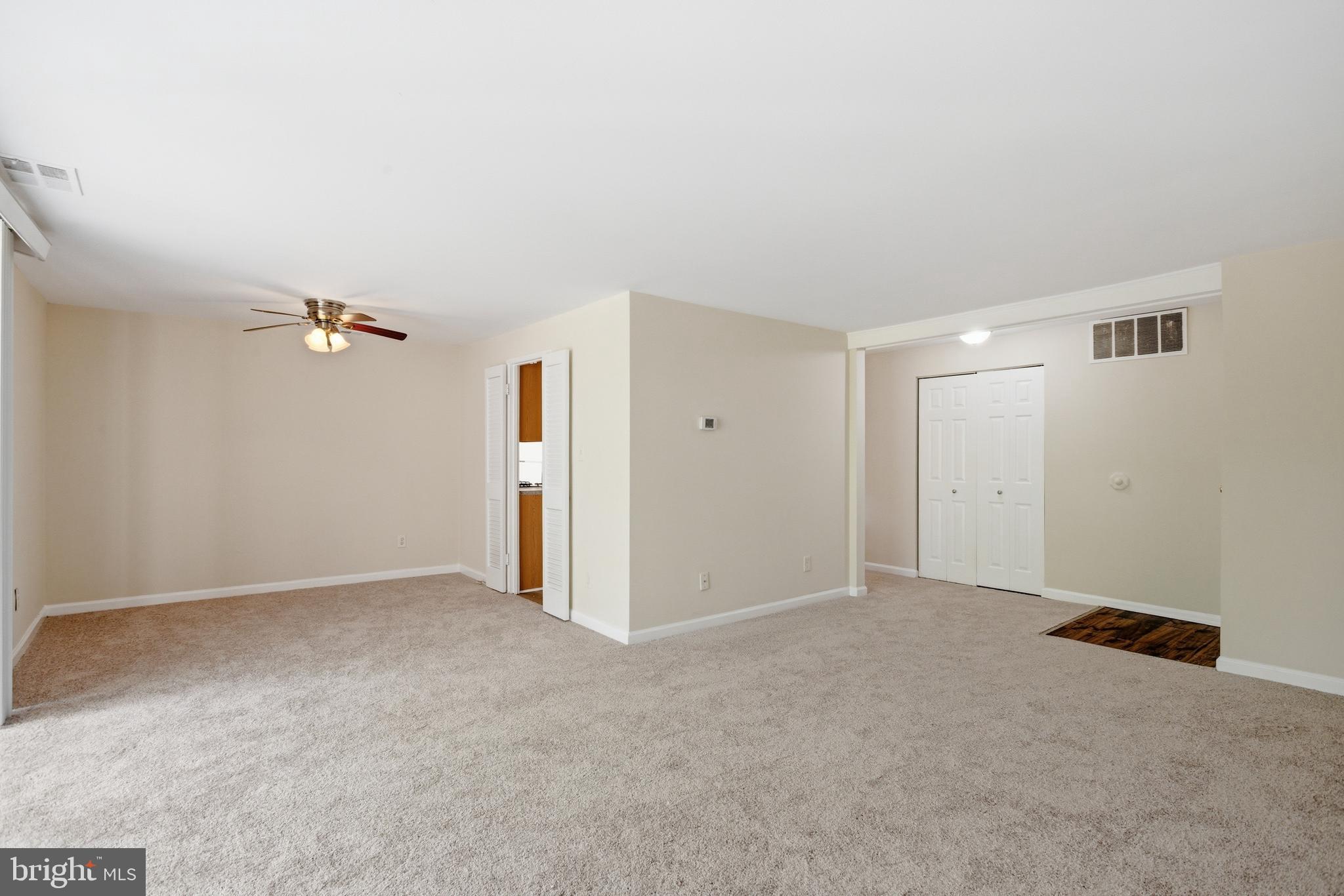 HUNTLEY SQUARE CONDOMINIUMS - Residential