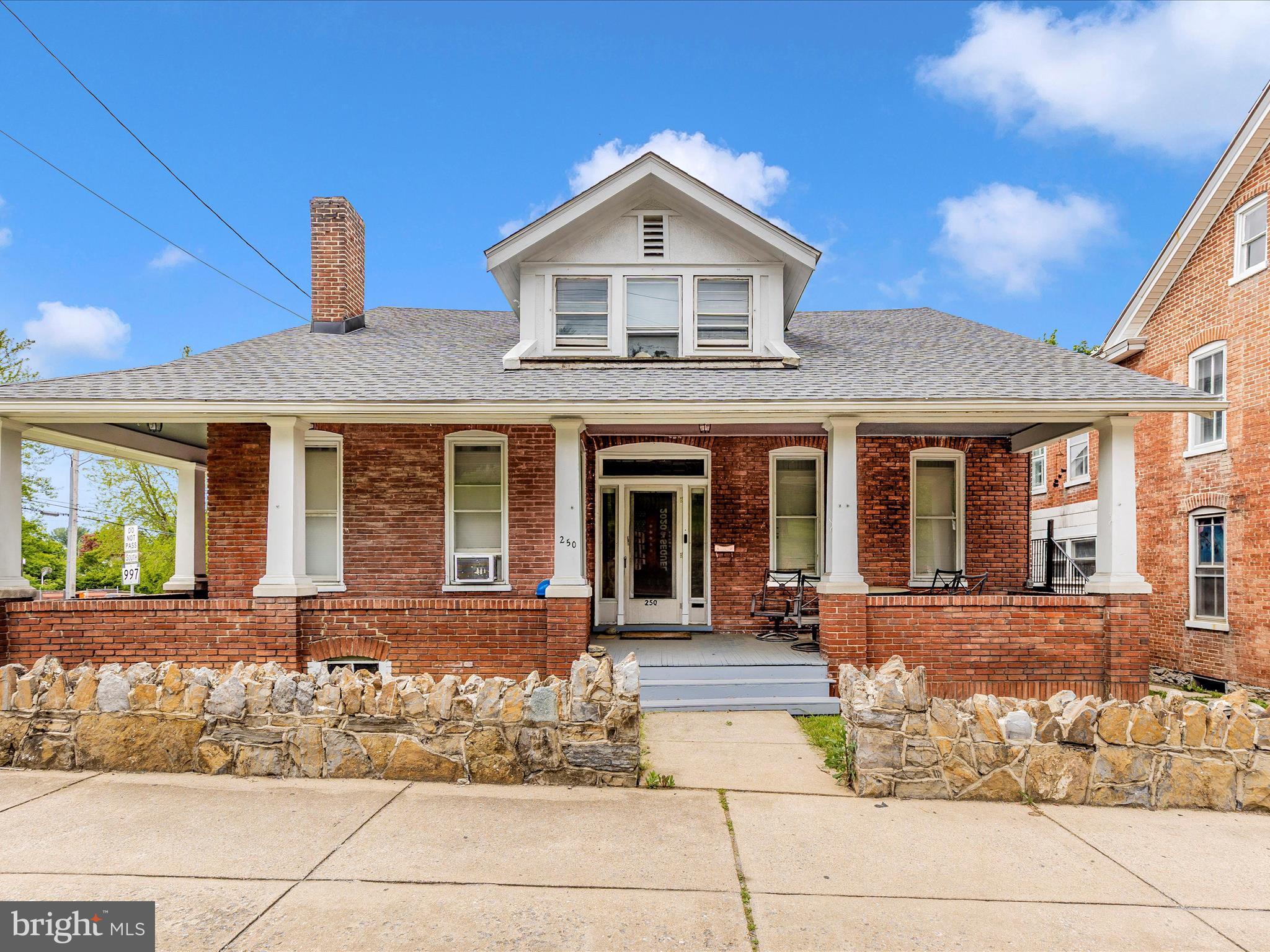 250 E E MAIN STREET