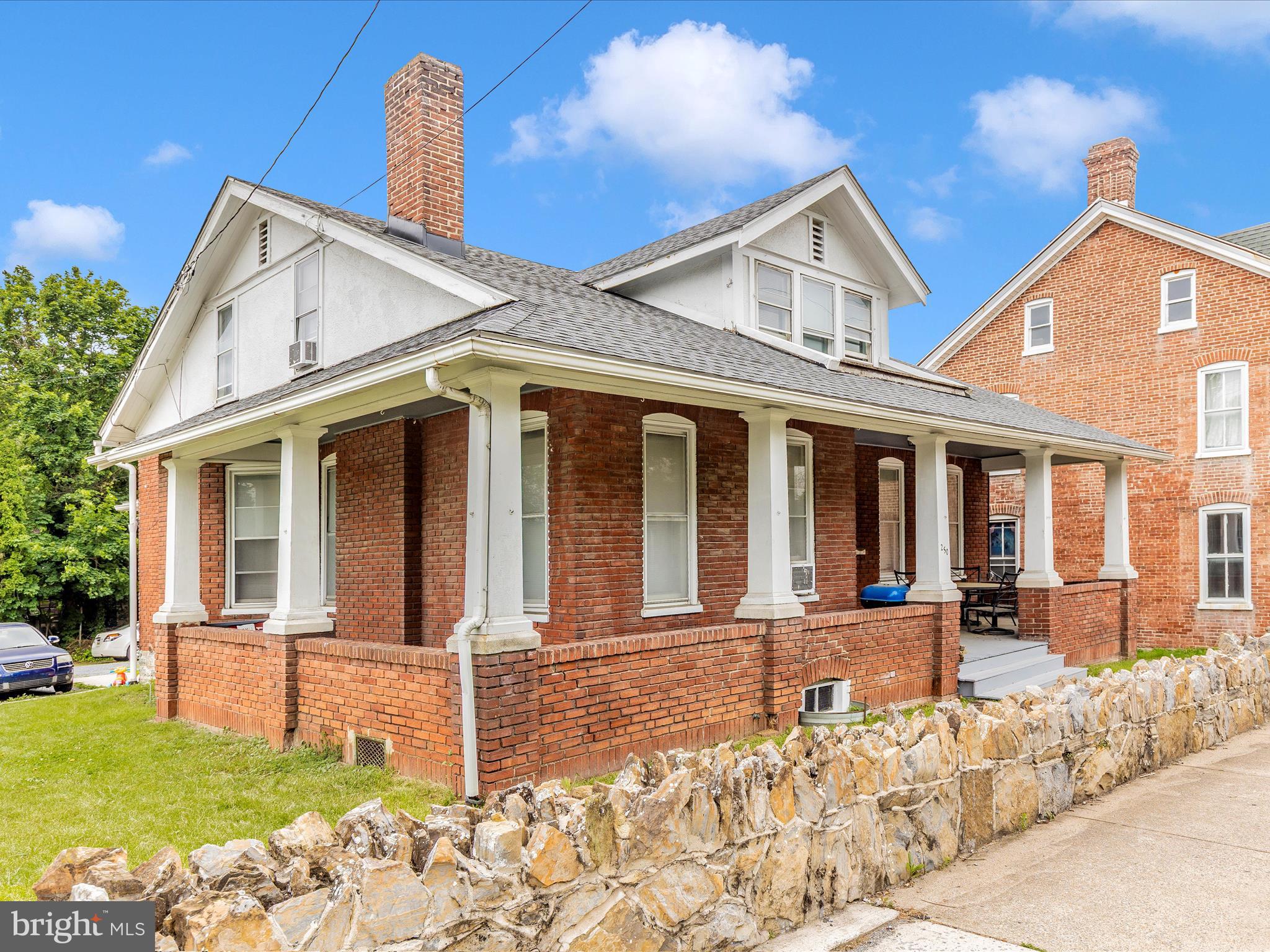 250 E E MAIN STREET