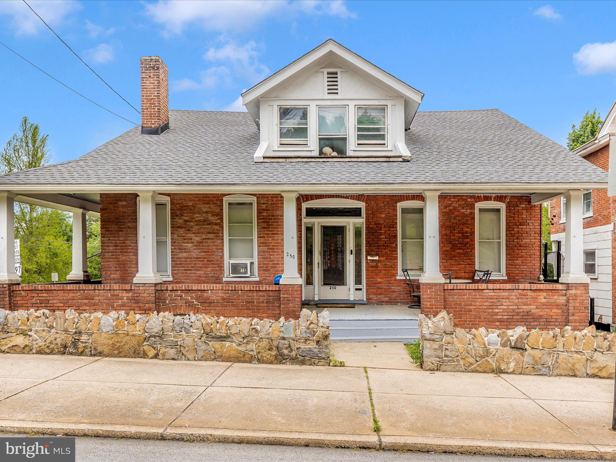 250 E E MAIN STREET