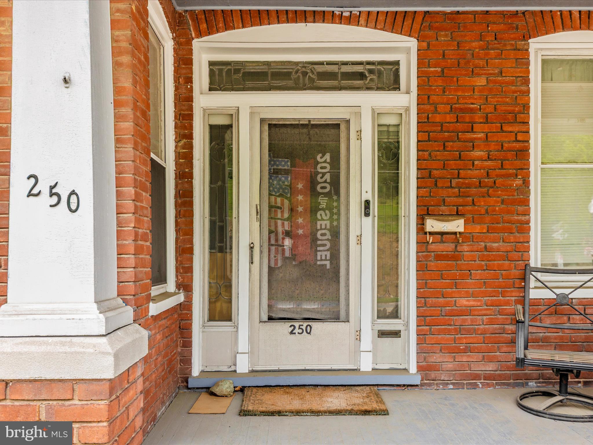 250 E E MAIN STREET