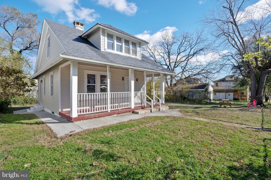 Recently updated home, Newer bathrooms, Hardwood floors, Granite counter tops, Kitchen granite floor. Move in condition.