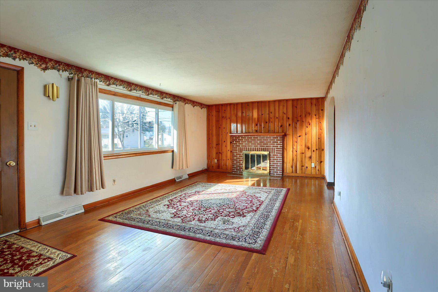 SCHLUSSER VILLAGE - Residential