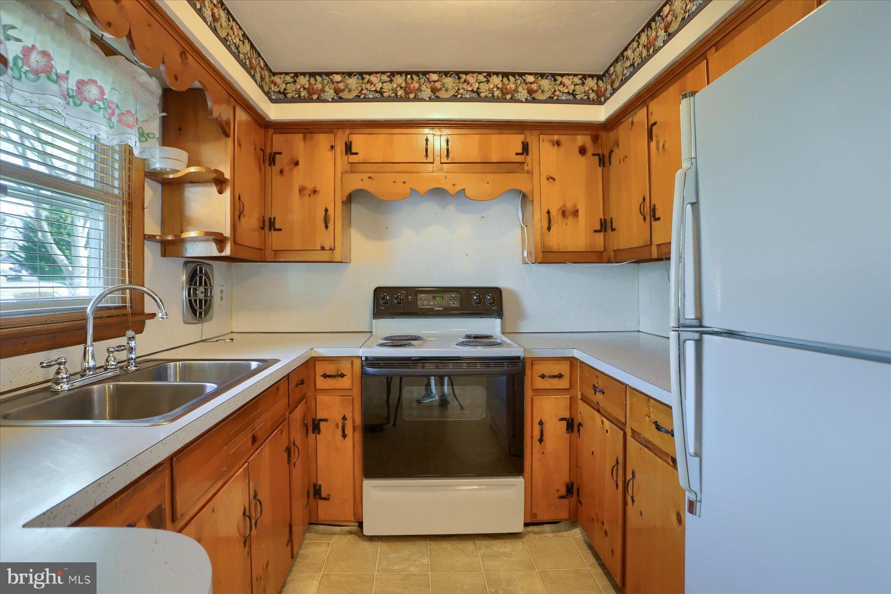 SCHLUSSER VILLAGE - Residential