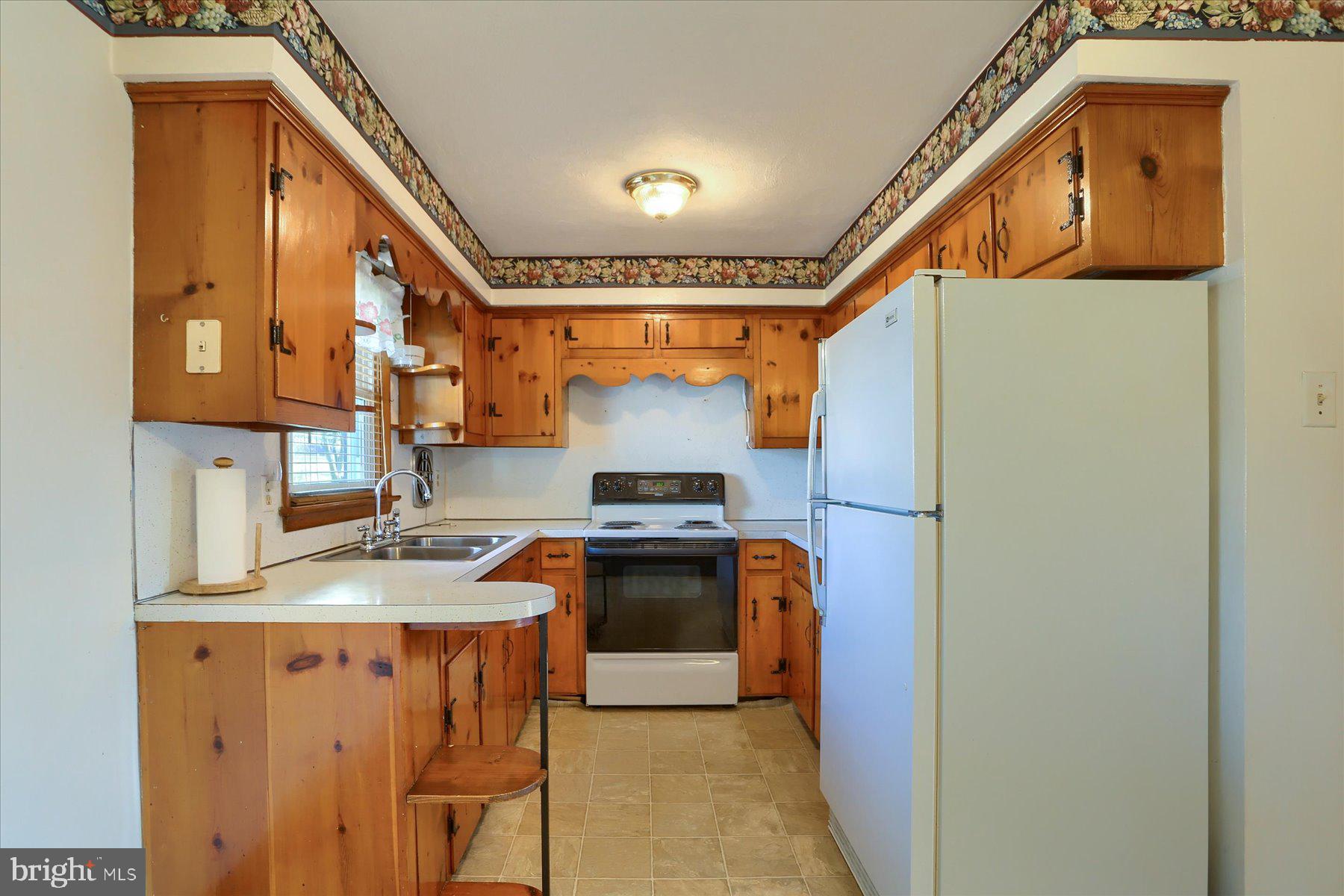 SCHLUSSER VILLAGE - Residential