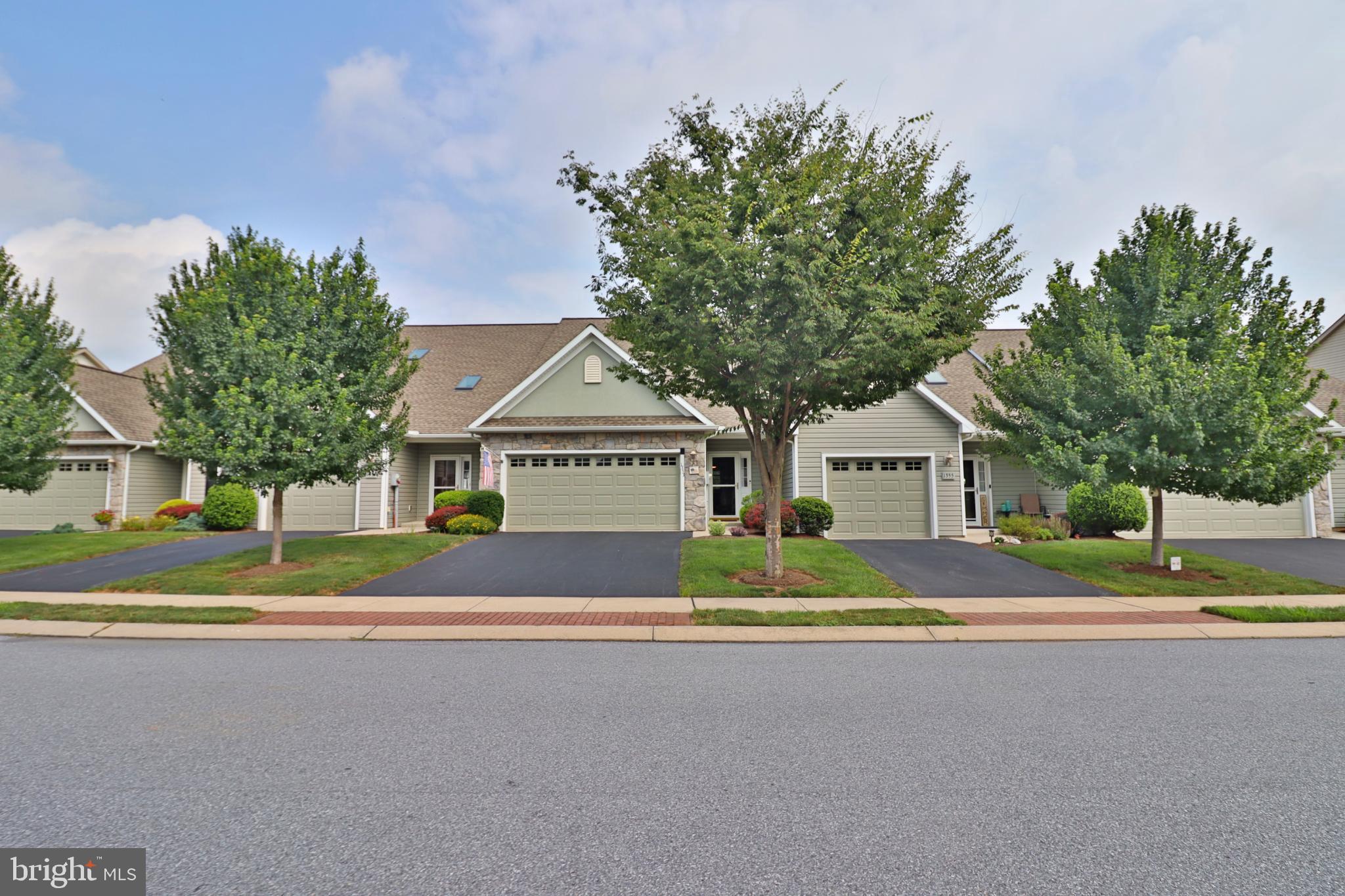 SUMMIT POINTE AT ELM TREE - Residential