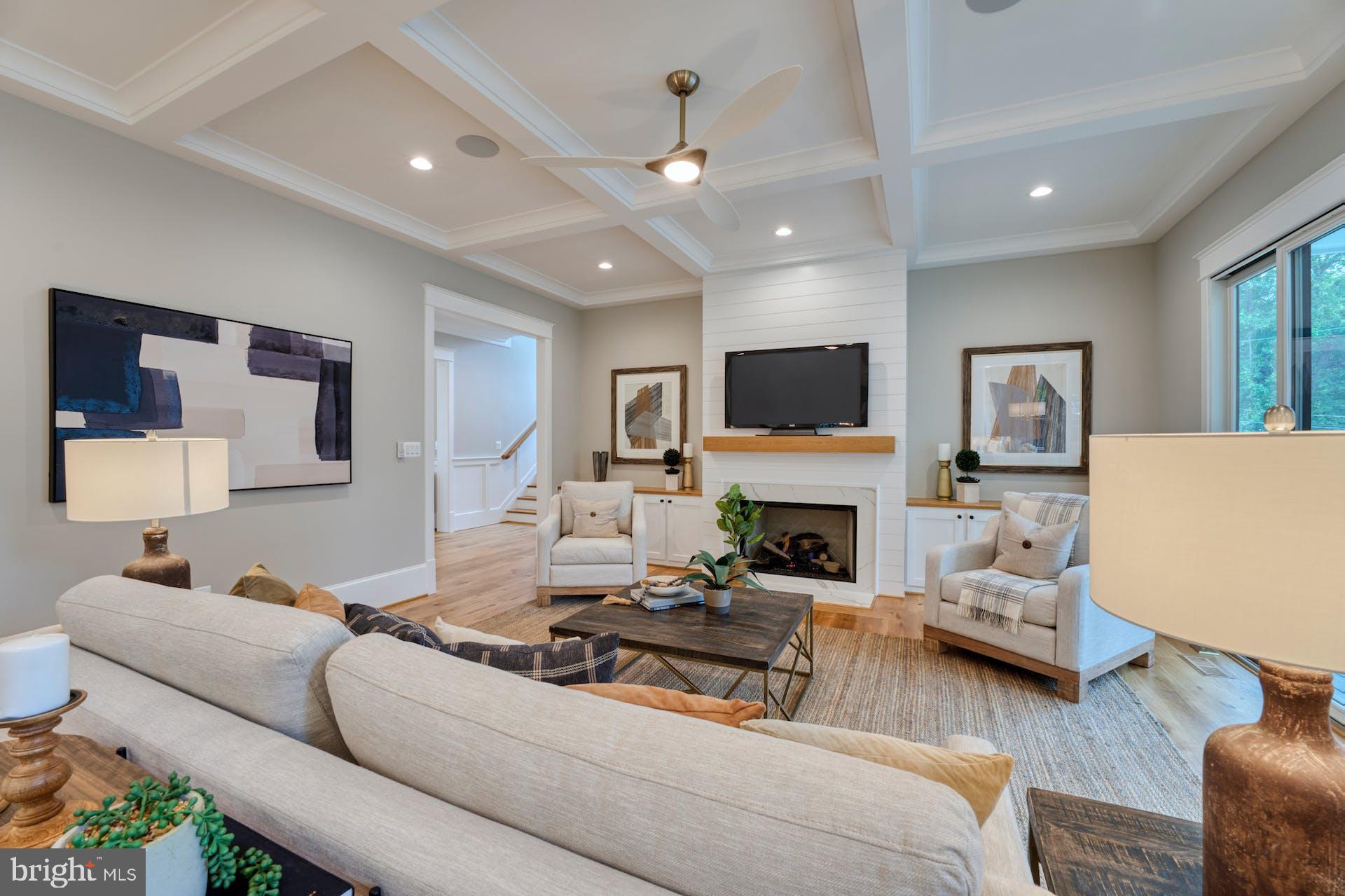 CRESCENT HILLS - Residential