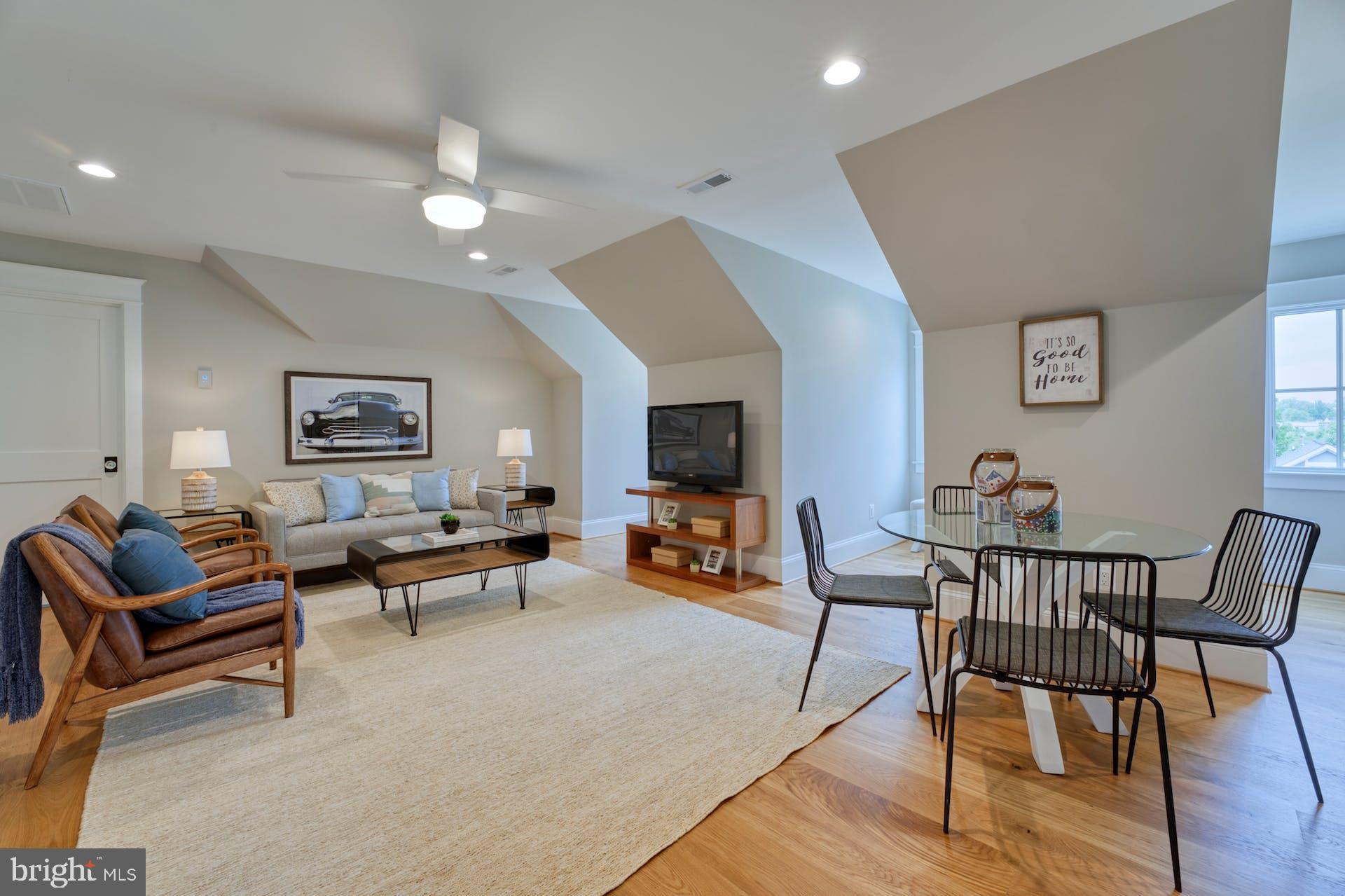 CRESCENT HILLS - Residential