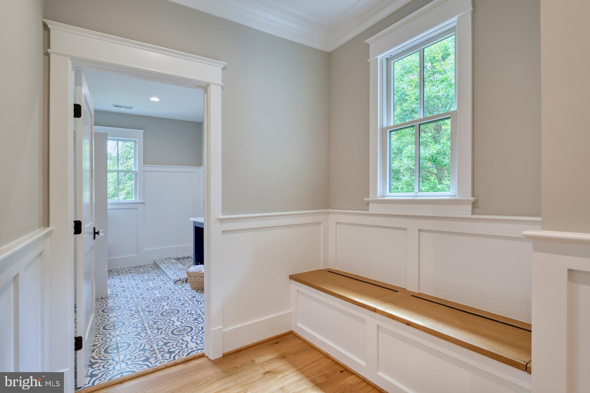 CRESCENT HILLS - Residential