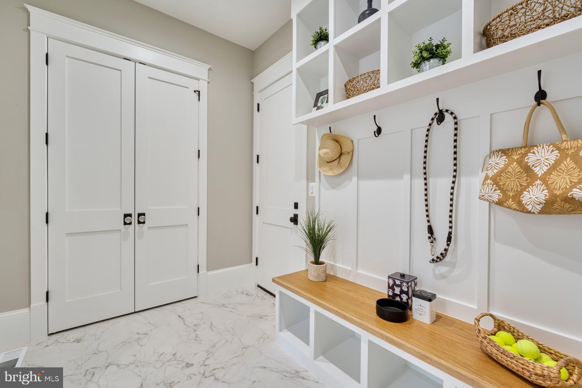 CRESCENT HILLS - Residential