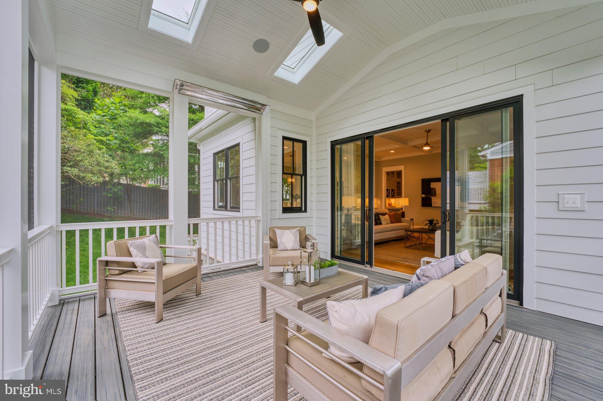 CRESCENT HILLS - Residential