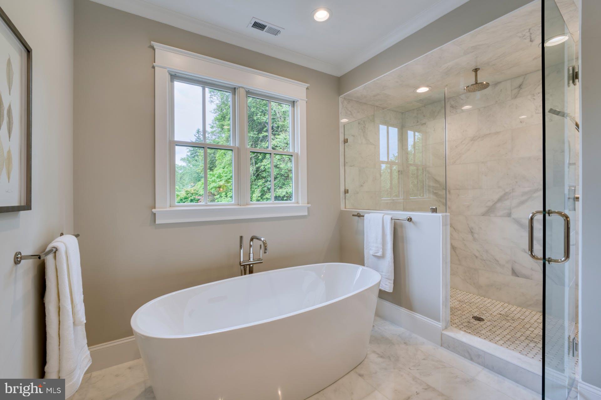 CRESCENT HILLS - Residential