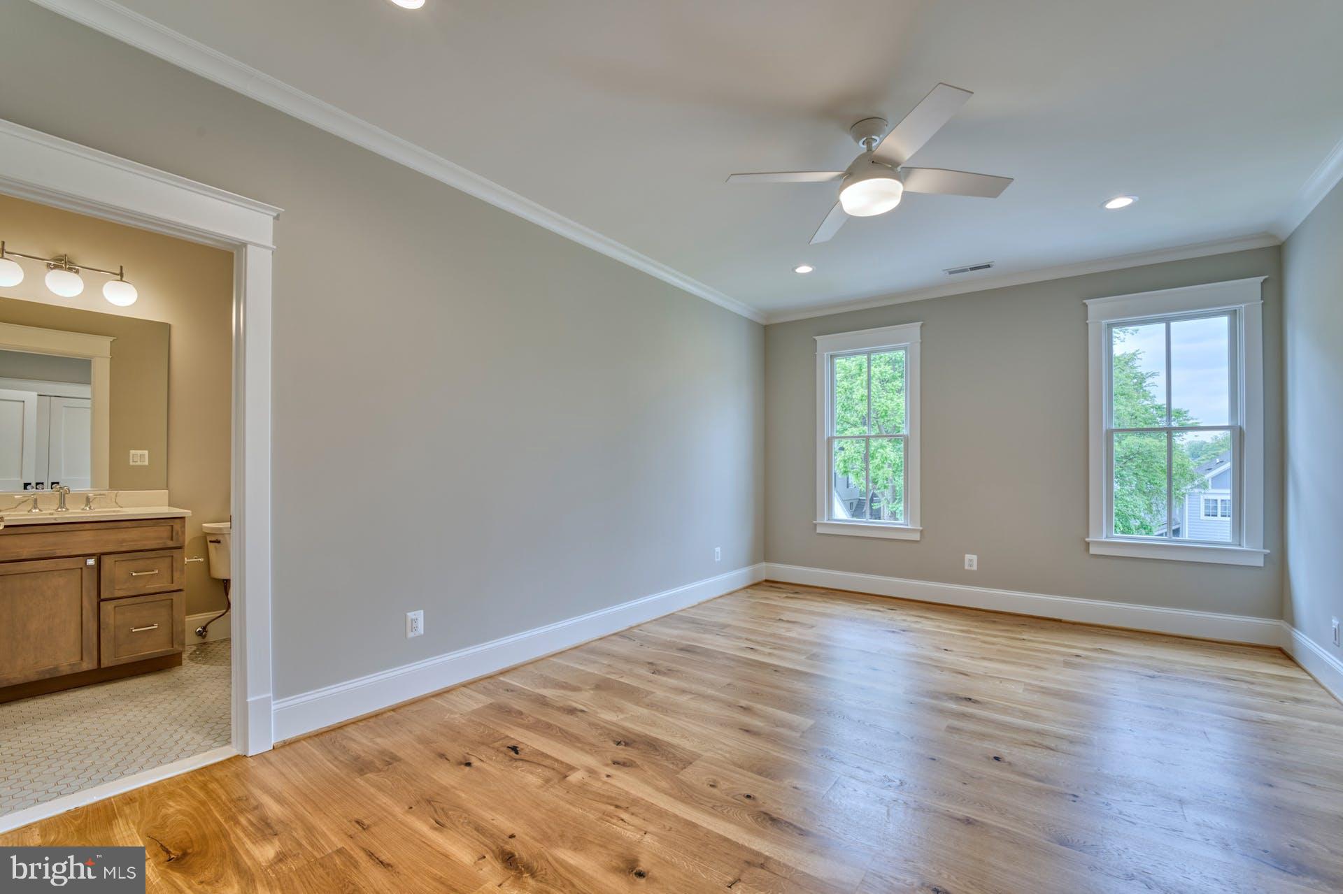 CRESCENT HILLS - Residential