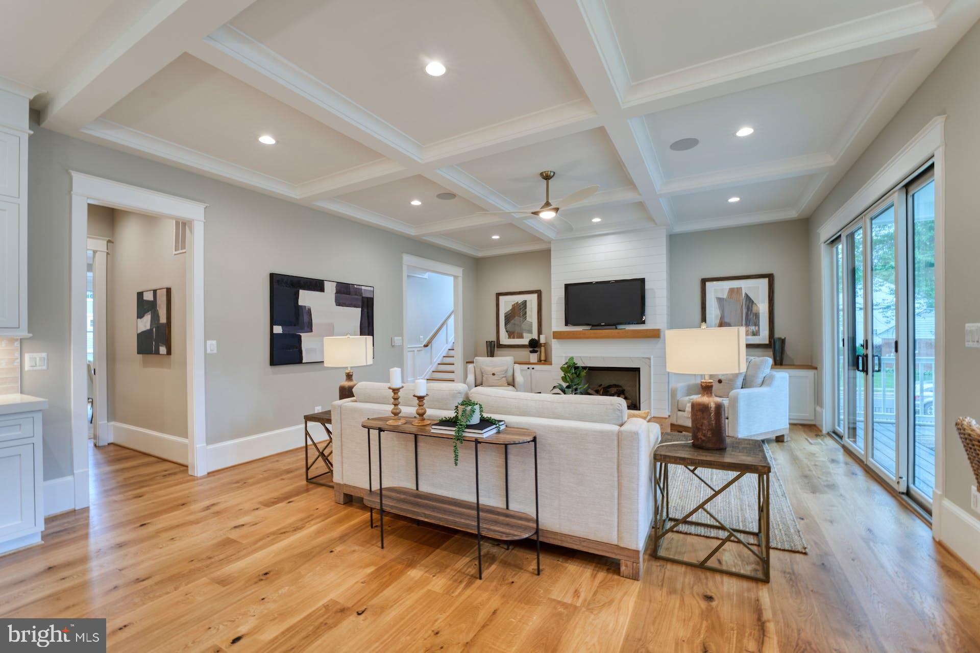 CRESCENT HILLS - Residential