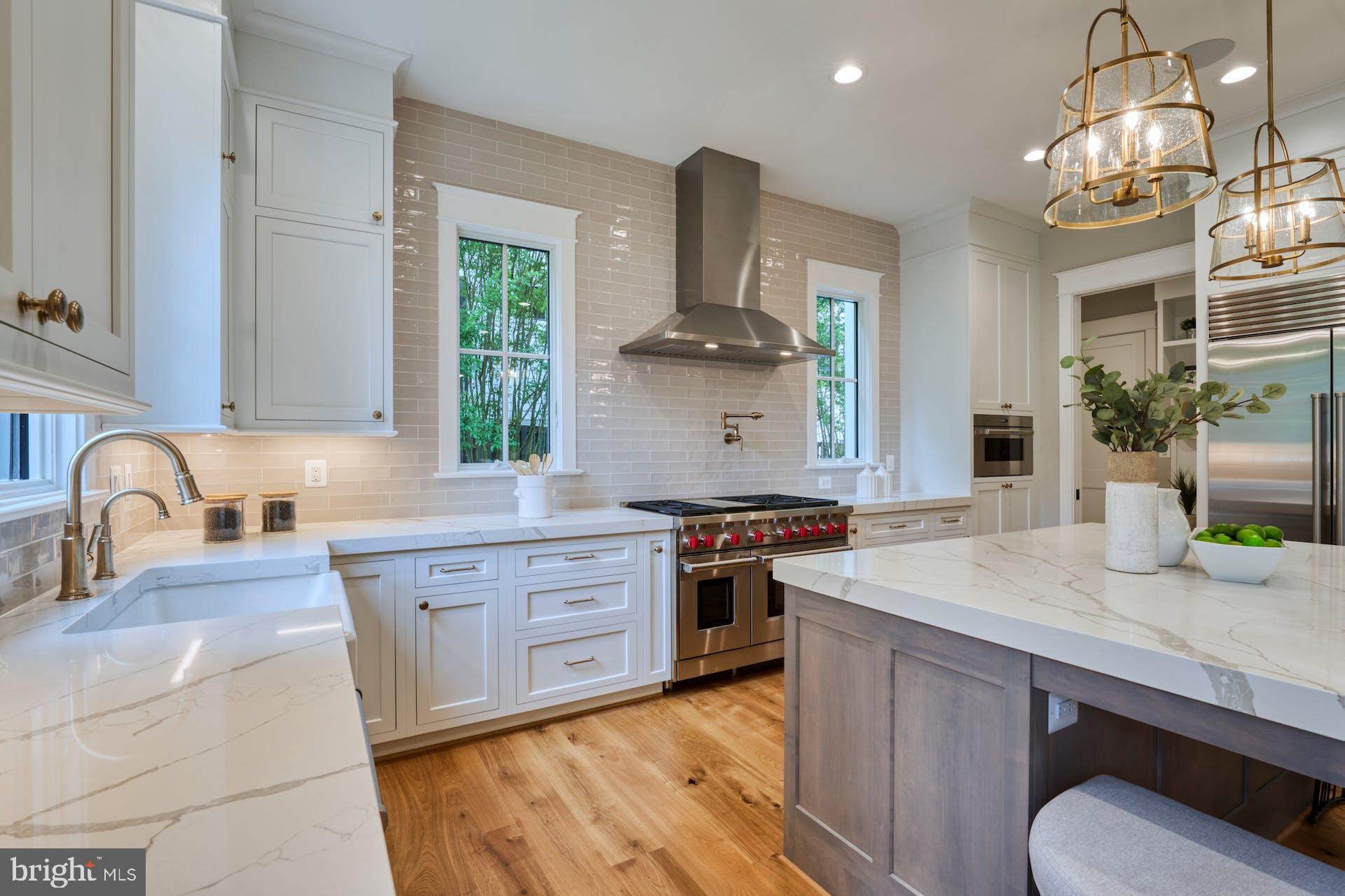 CRESCENT HILLS - Residential