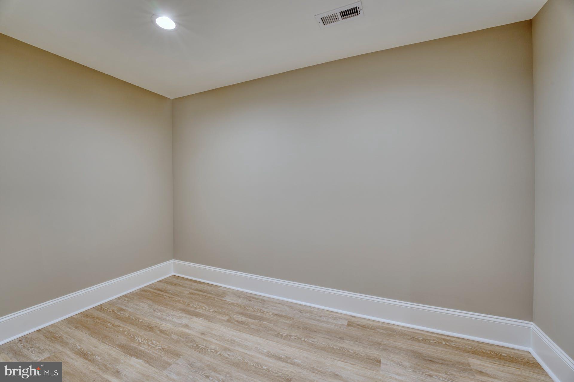 CRESCENT HILLS - Residential