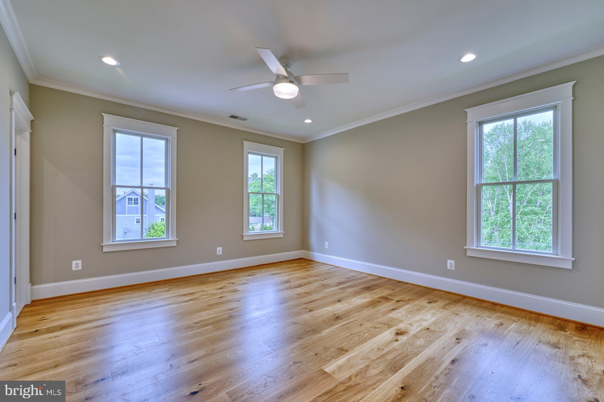 CRESCENT HILLS - Residential