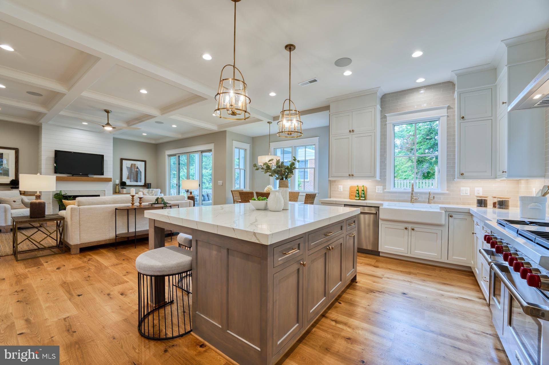 CRESCENT HILLS - Residential