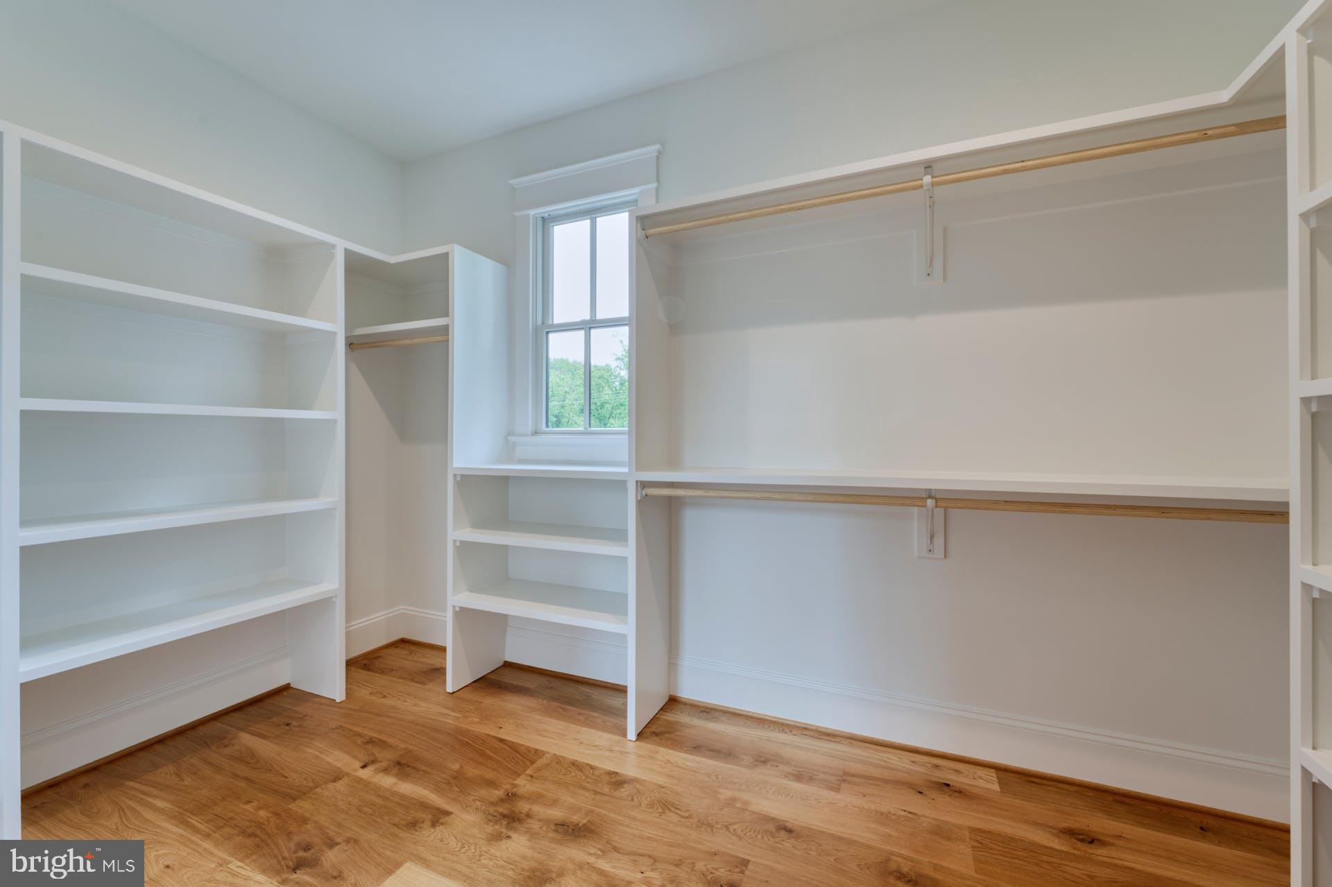 CRESCENT HILLS - Residential